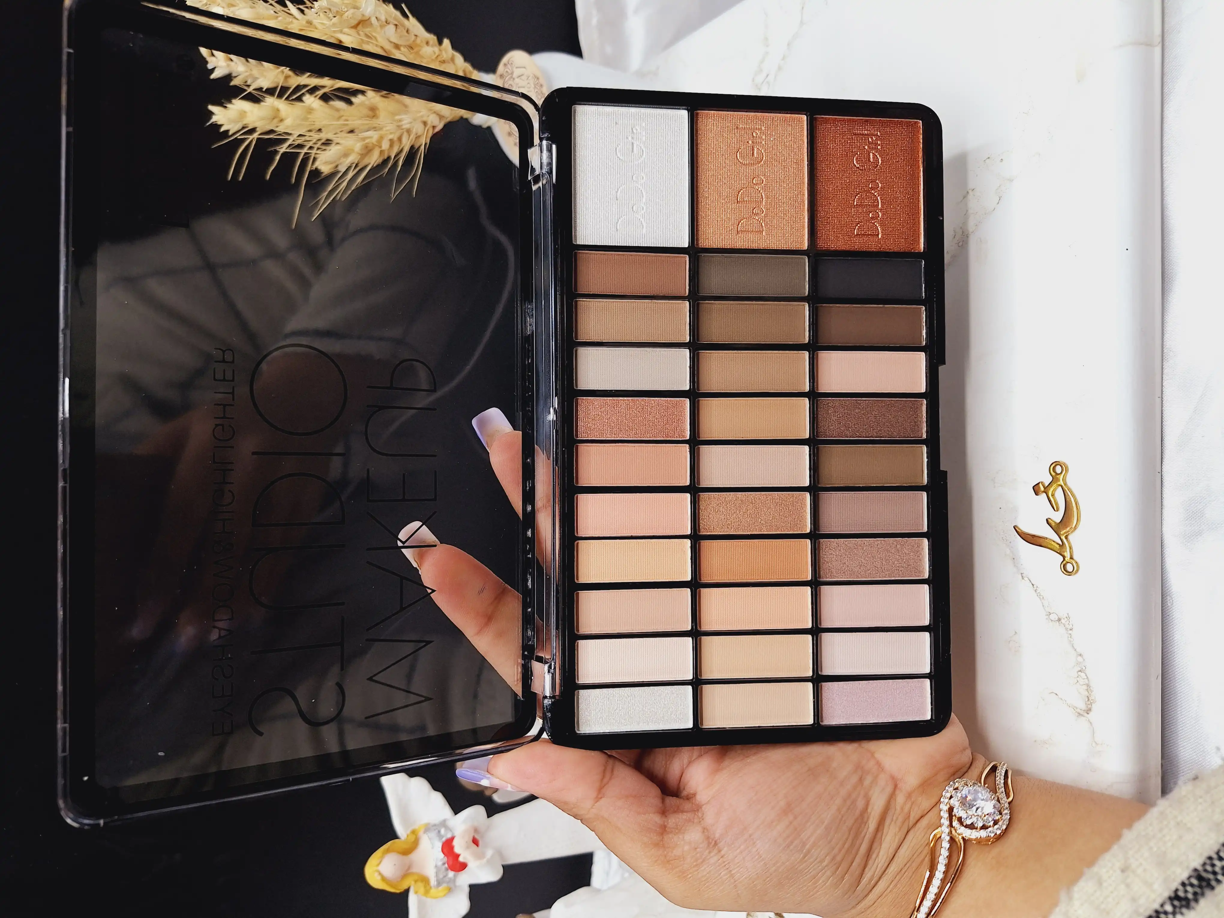 پالت حرفه ای میکاپ 33 رنگ Do Do Girl کد D 4047