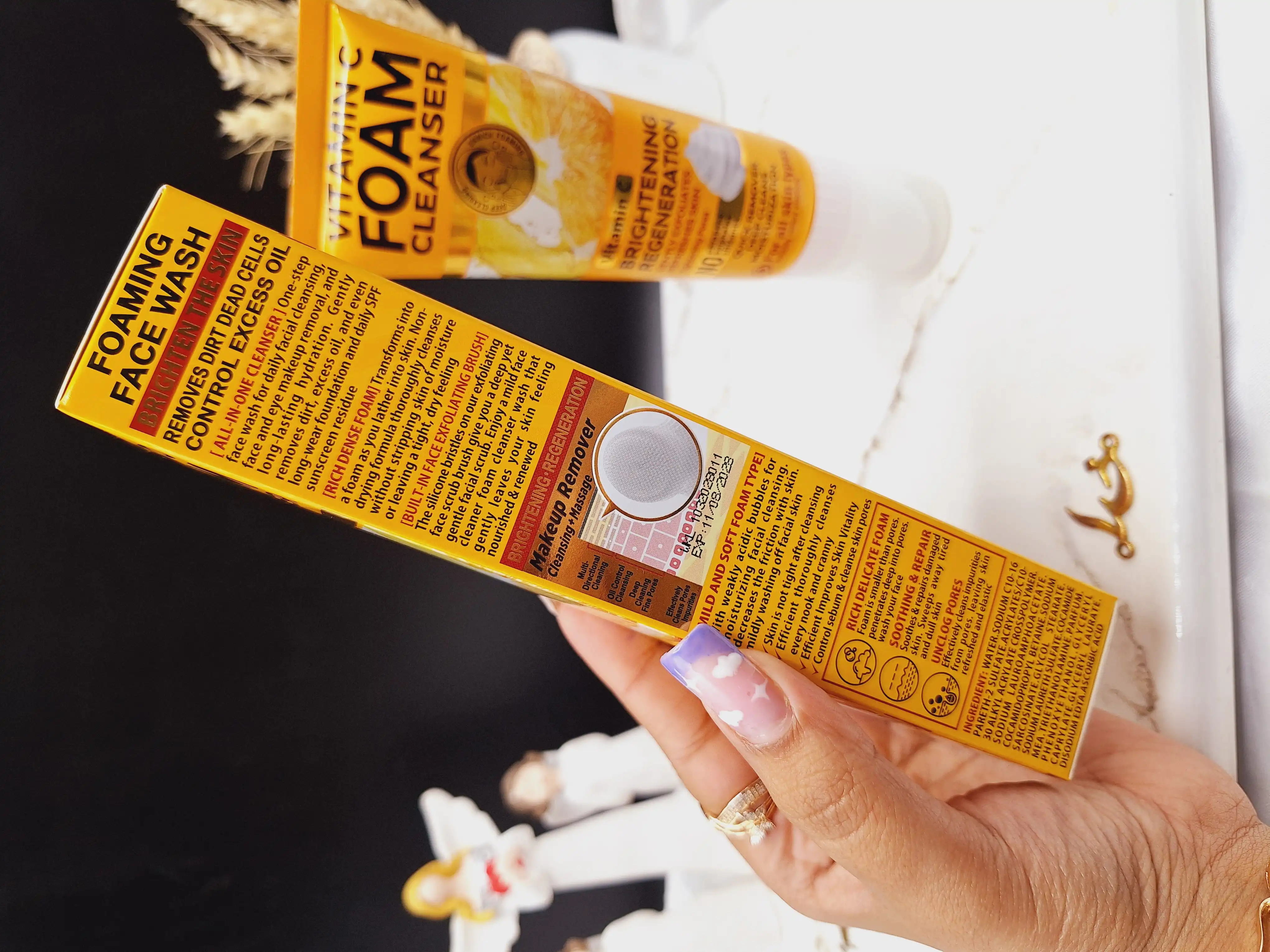 فوم شستشو براش دار روشن کننده  ویتامین سی وکالی کد HA_3065