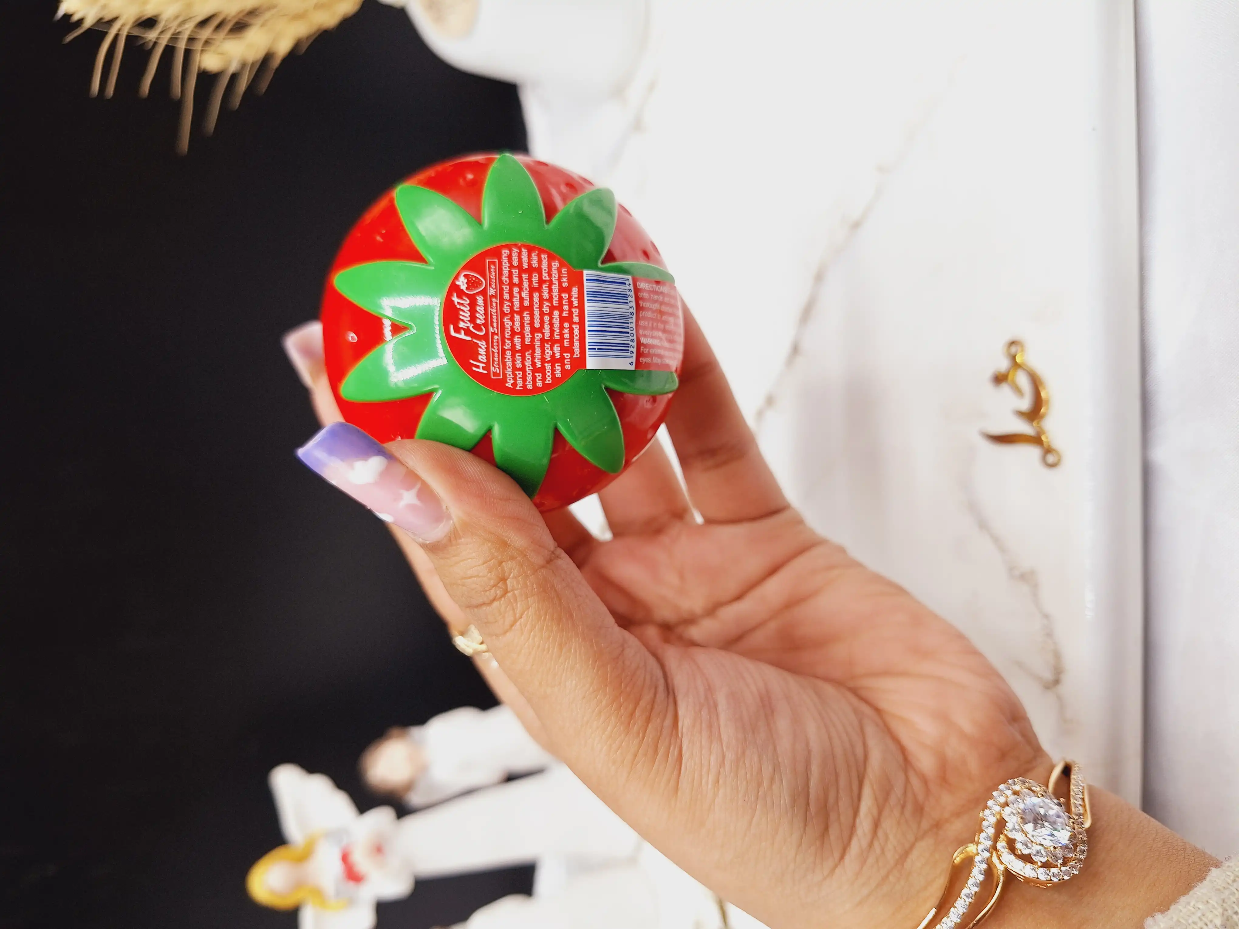 کرم دست طرح توت فرنگی وکالی Wokali کد 270