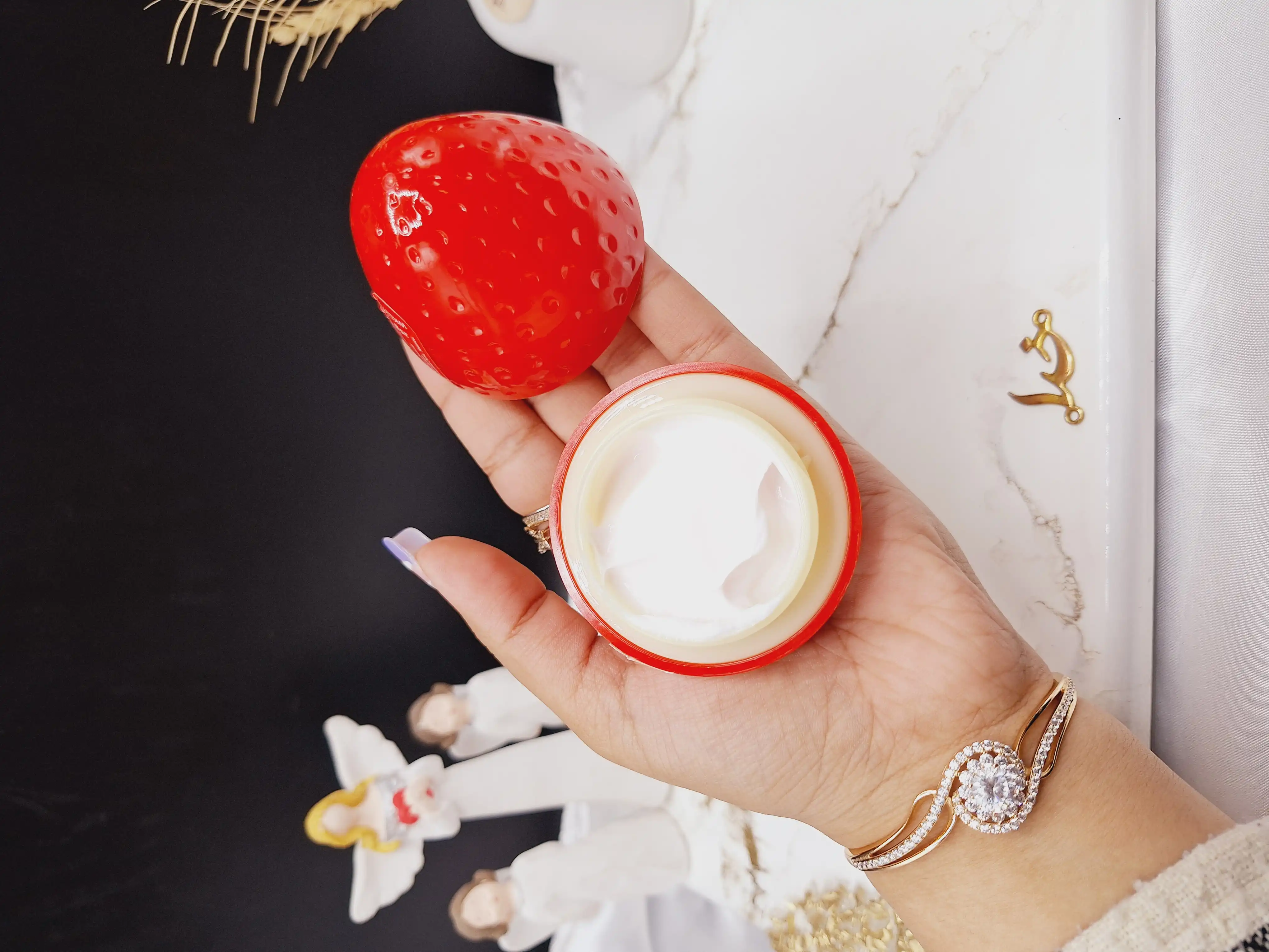 کرم دست طرح توت فرنگی وکالی Wokali کد 270