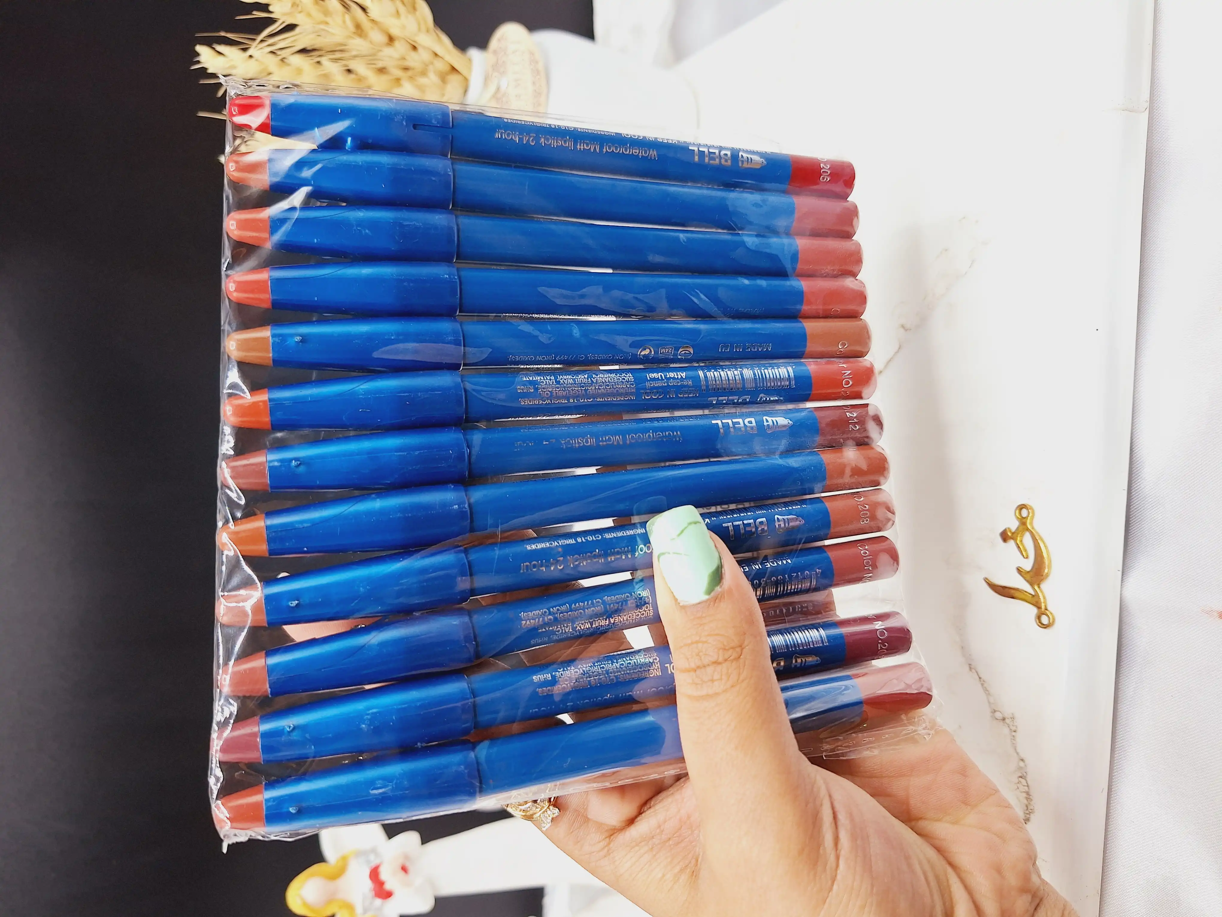 رژ مدادی تراش دار برند بل BELL اورجینال کد 39988