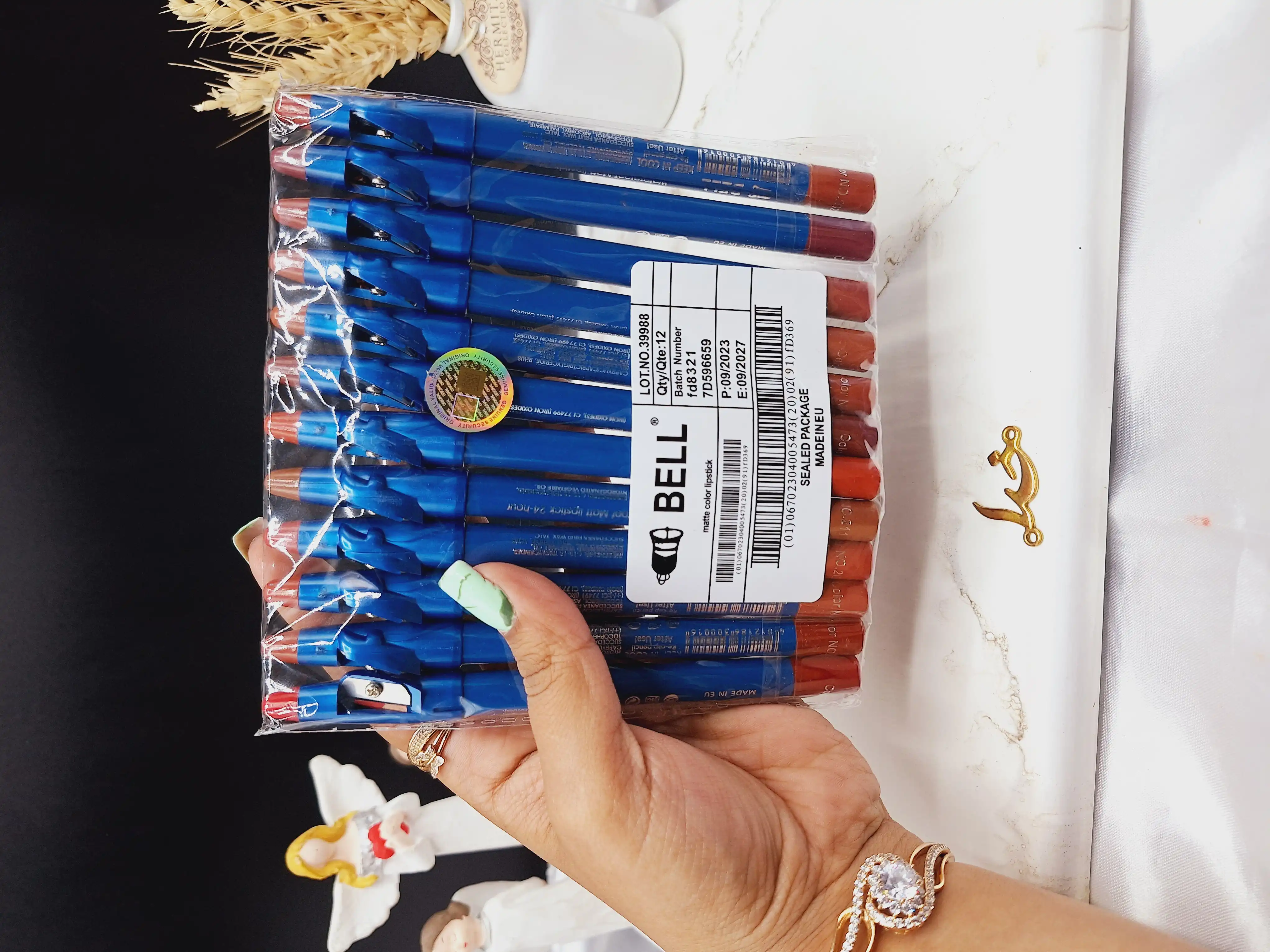 رژ مدادی تراش دار برند بل BELL اورجینال کد 39988