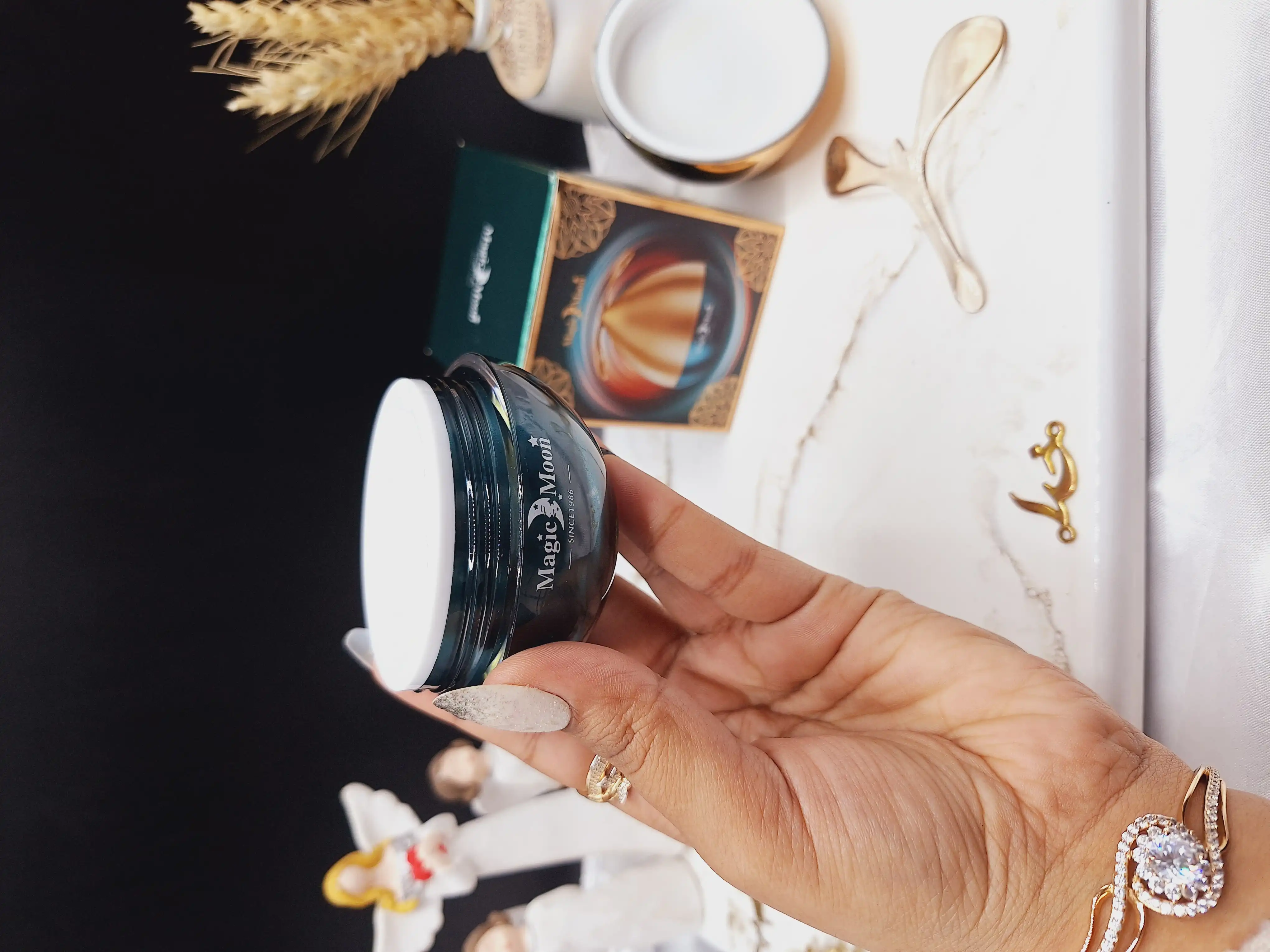 کرم تغذیه کننده پوست و لیفتینگ ماه جادویی برند Magic Moon کد MM_6012