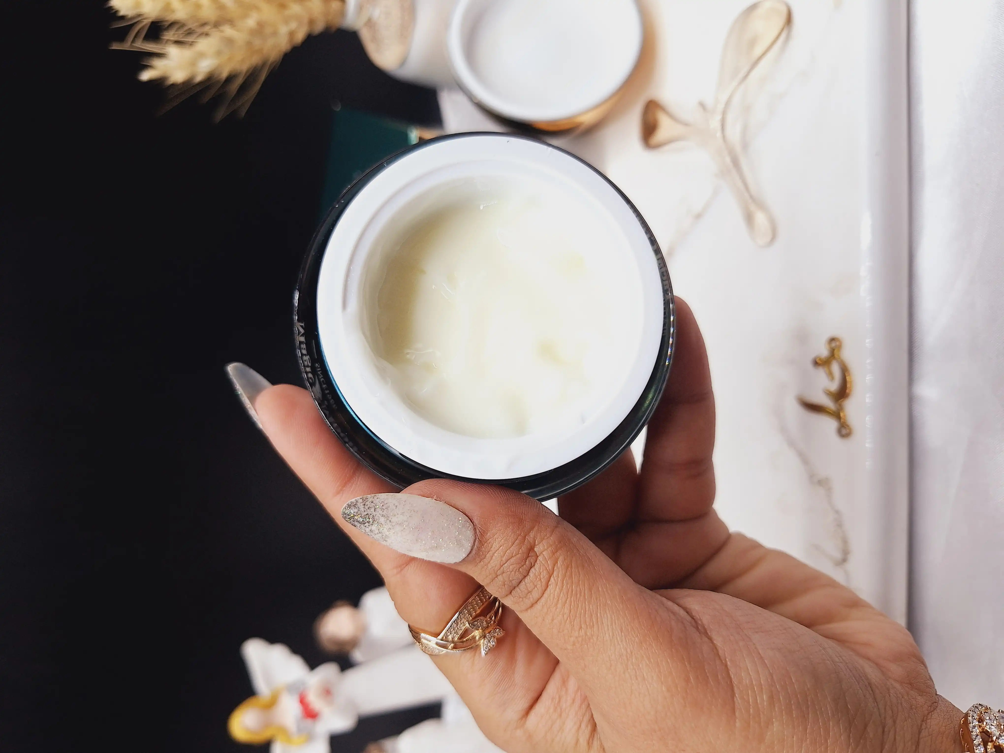 کرم تغذیه کننده پوست و لیفتینگ ماه جادویی برند Magic Moon کد MM_6012