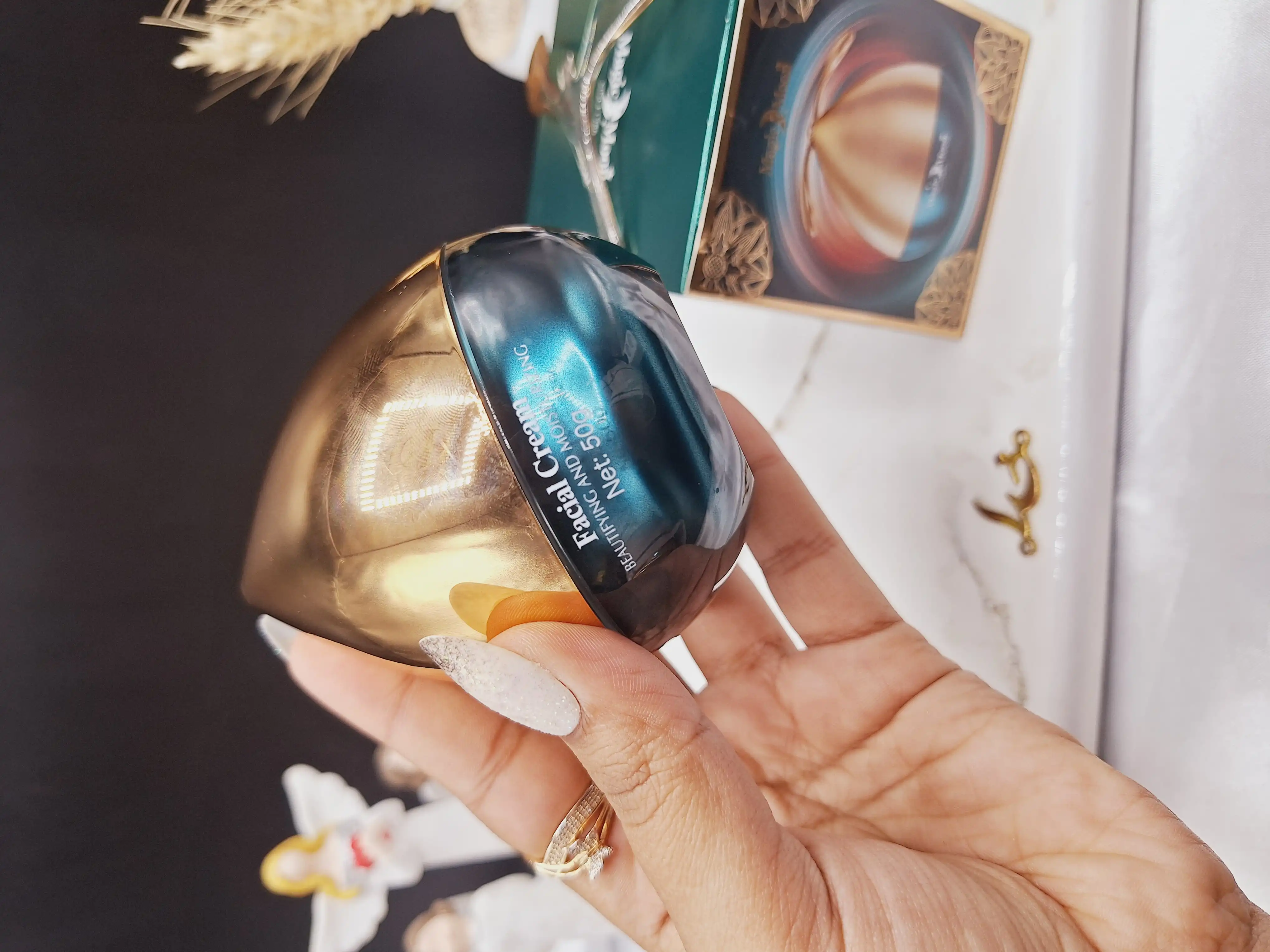 کرم تغذیه کننده پوست و لیفتینگ ماه جادویی برند Magic Moon کد MM_6012