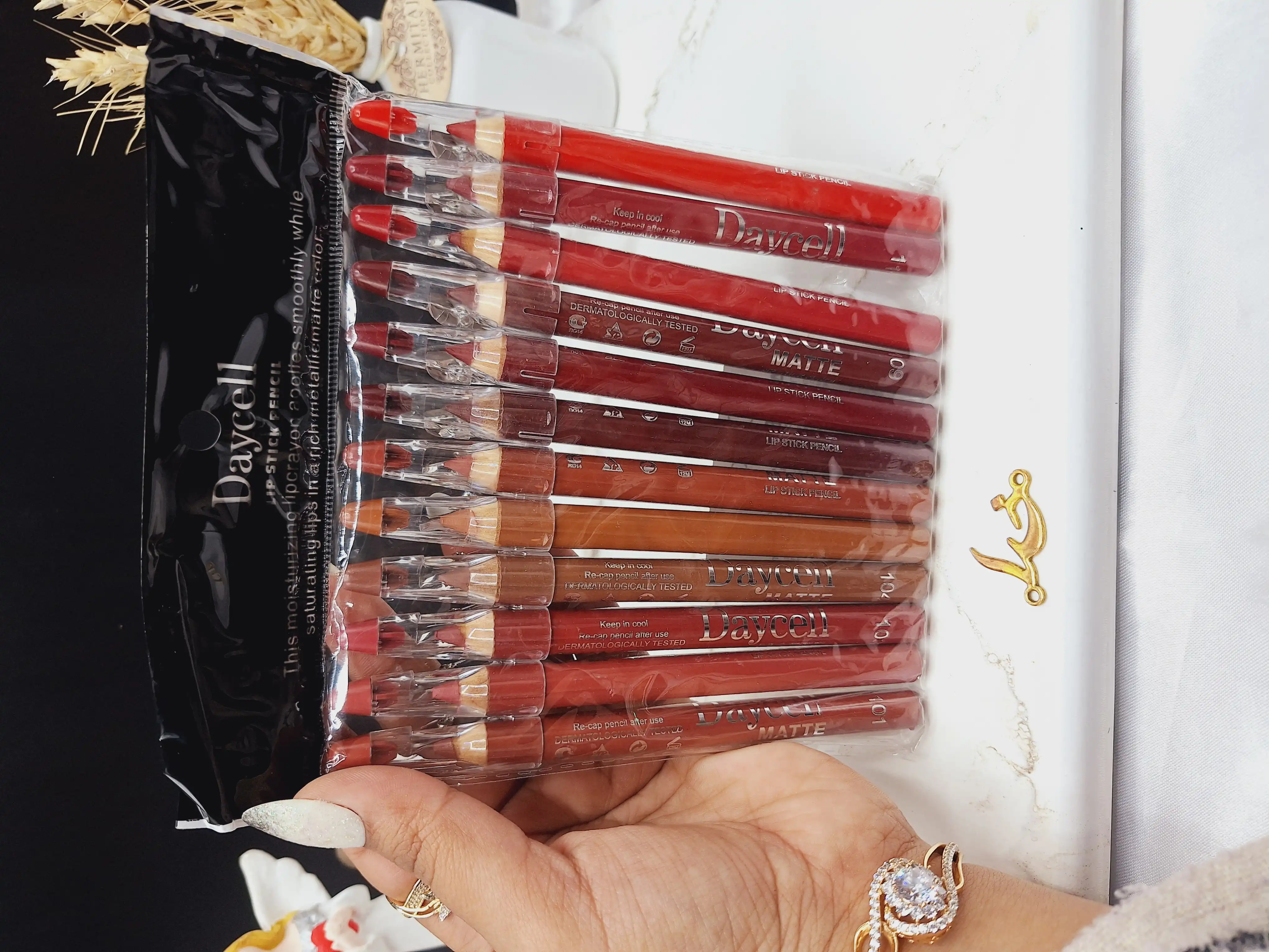 رژ مدادی تراش دار برند دایسل Daycell اصلی کد 4877