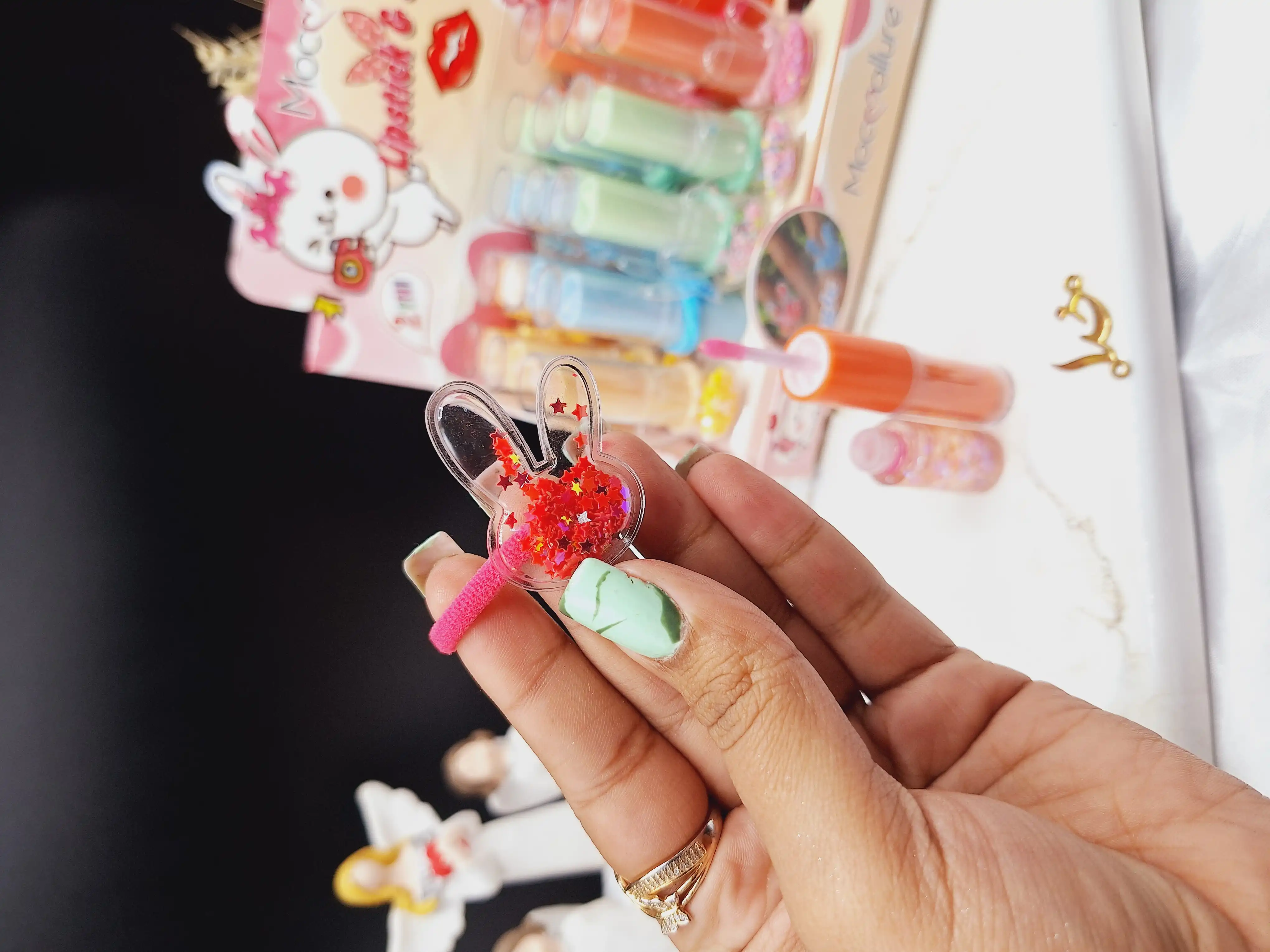 لیپ گلاس و بالم لب همراه با کش مو فانتزی موکالره Mocallure کد Moc 319