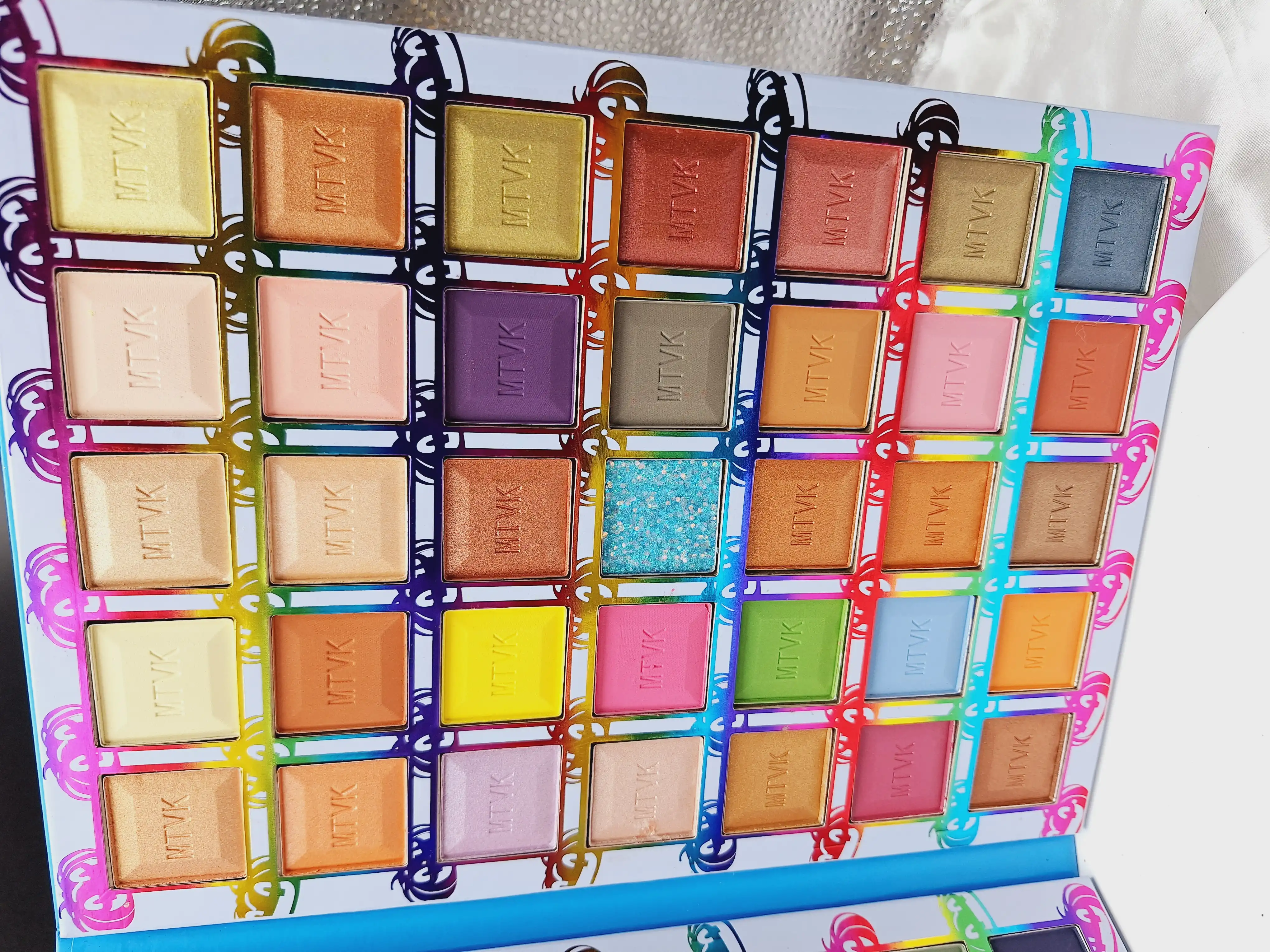 پالت سایه 105 رنگ طرح هالووین MTVK کد L_0002