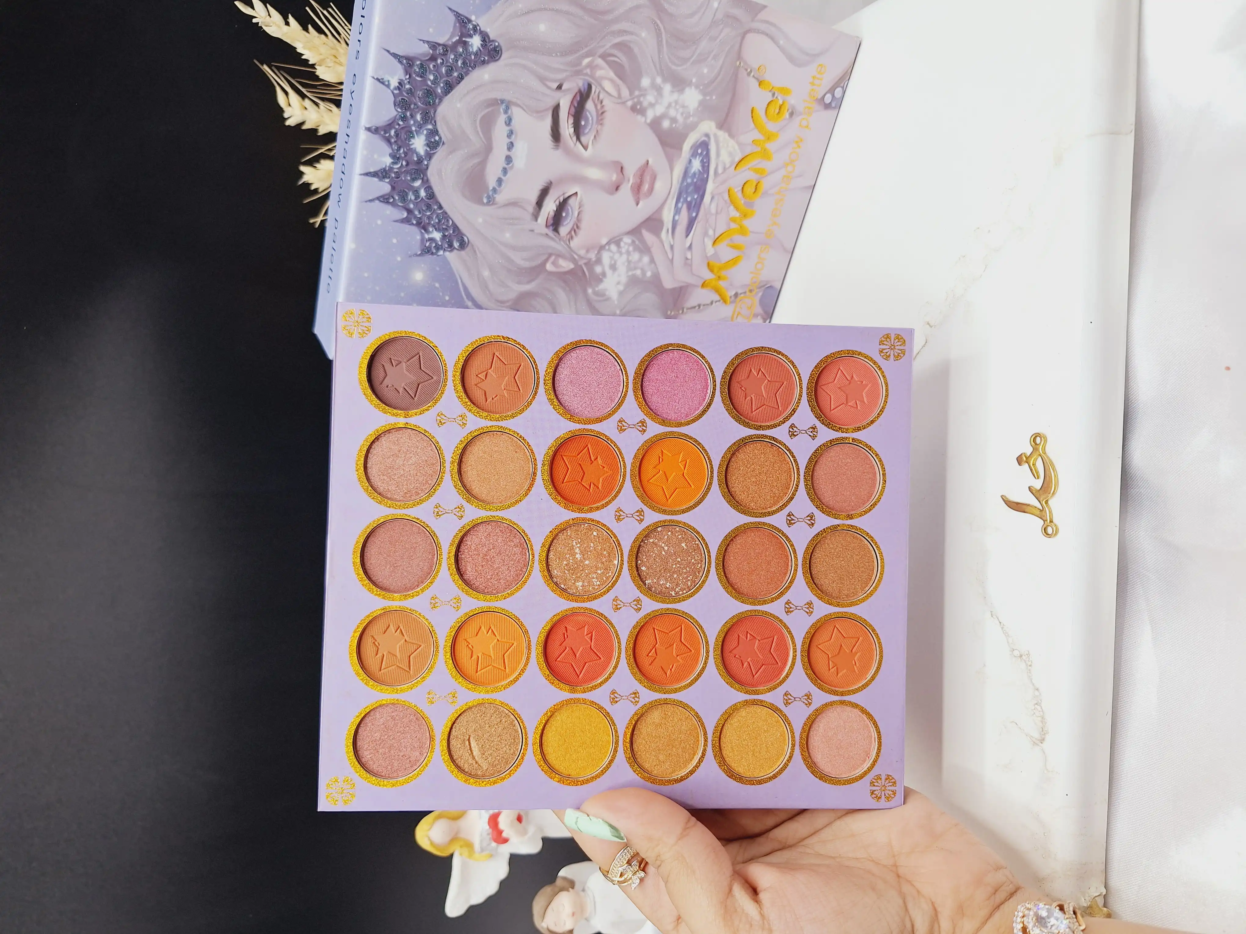 پالت سایه 3 طبقه 79 رنگ طرح ملکه برند Miweiwei کد MWW_8001