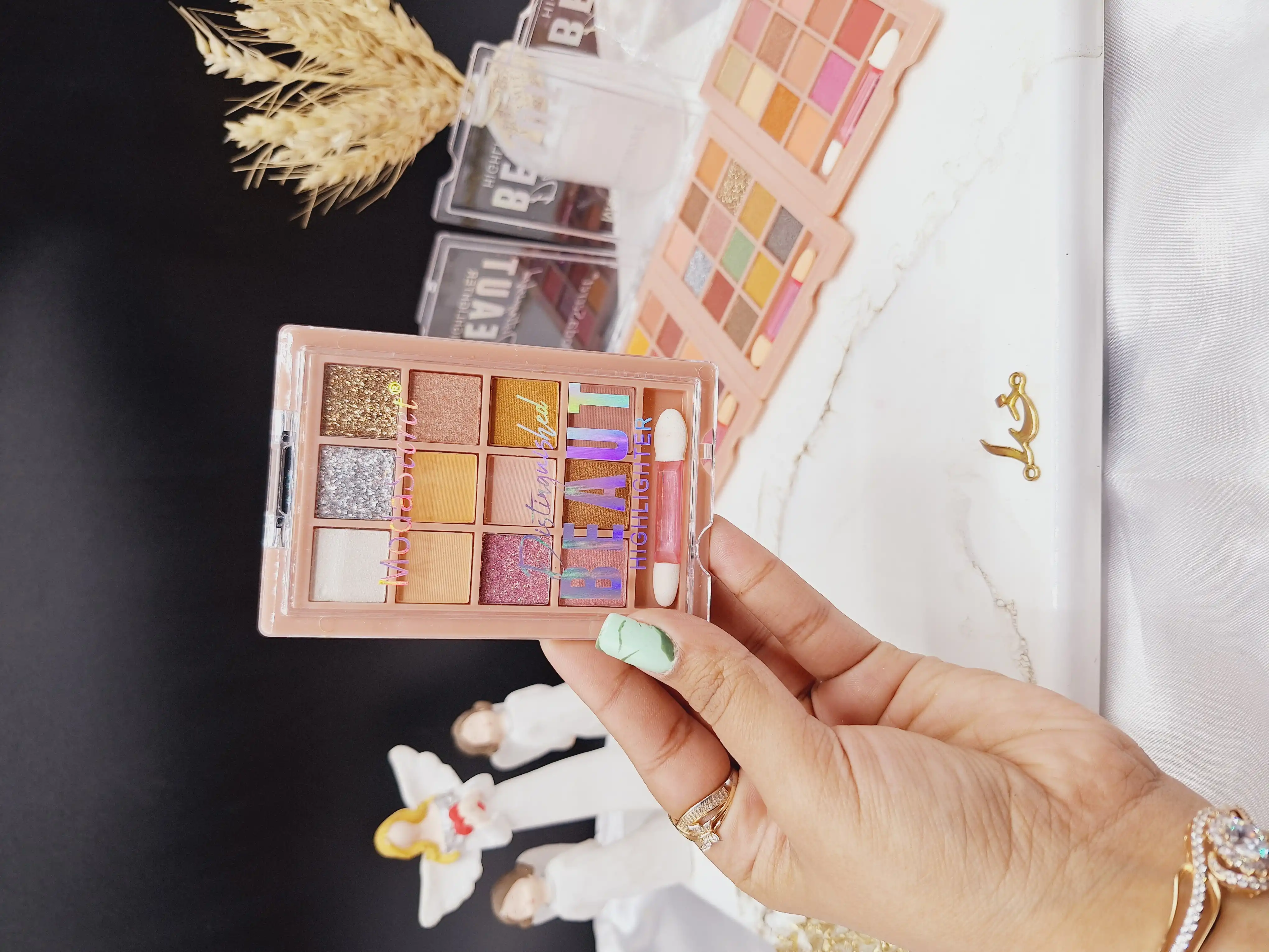 پالت کاربردی 12 رنگ برند باربی بیوت Barbie BEAUT کد YL_00119