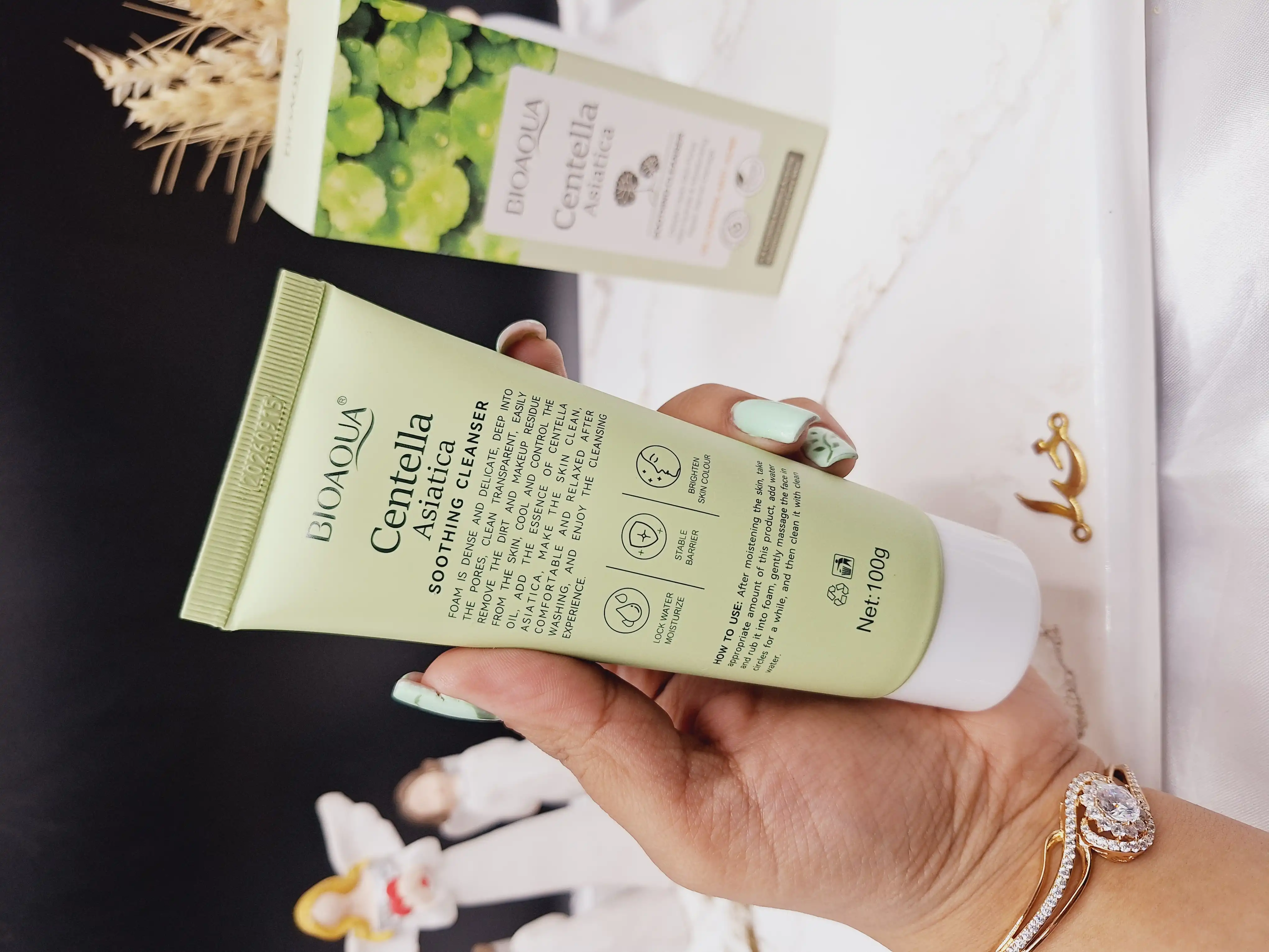 فوم شستشو منافذ و کنترل کننده جوش سنتلا بیوآکوا BIOAQUA کد BQY64450