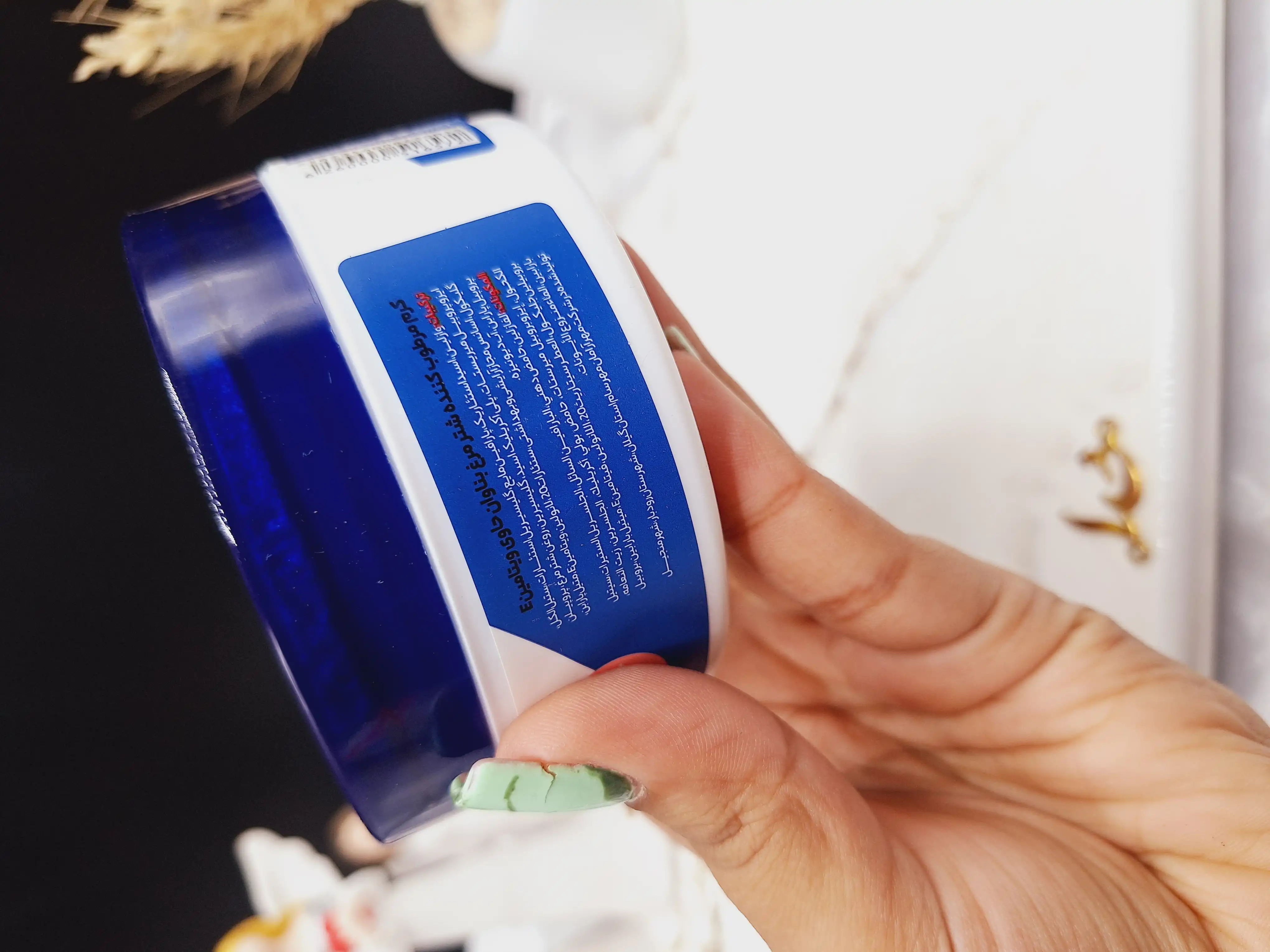 کرم مرطوب کننده کاسه ای دست و صورت شتر مرغ بناوان حاوی ویتامین E کد 6572