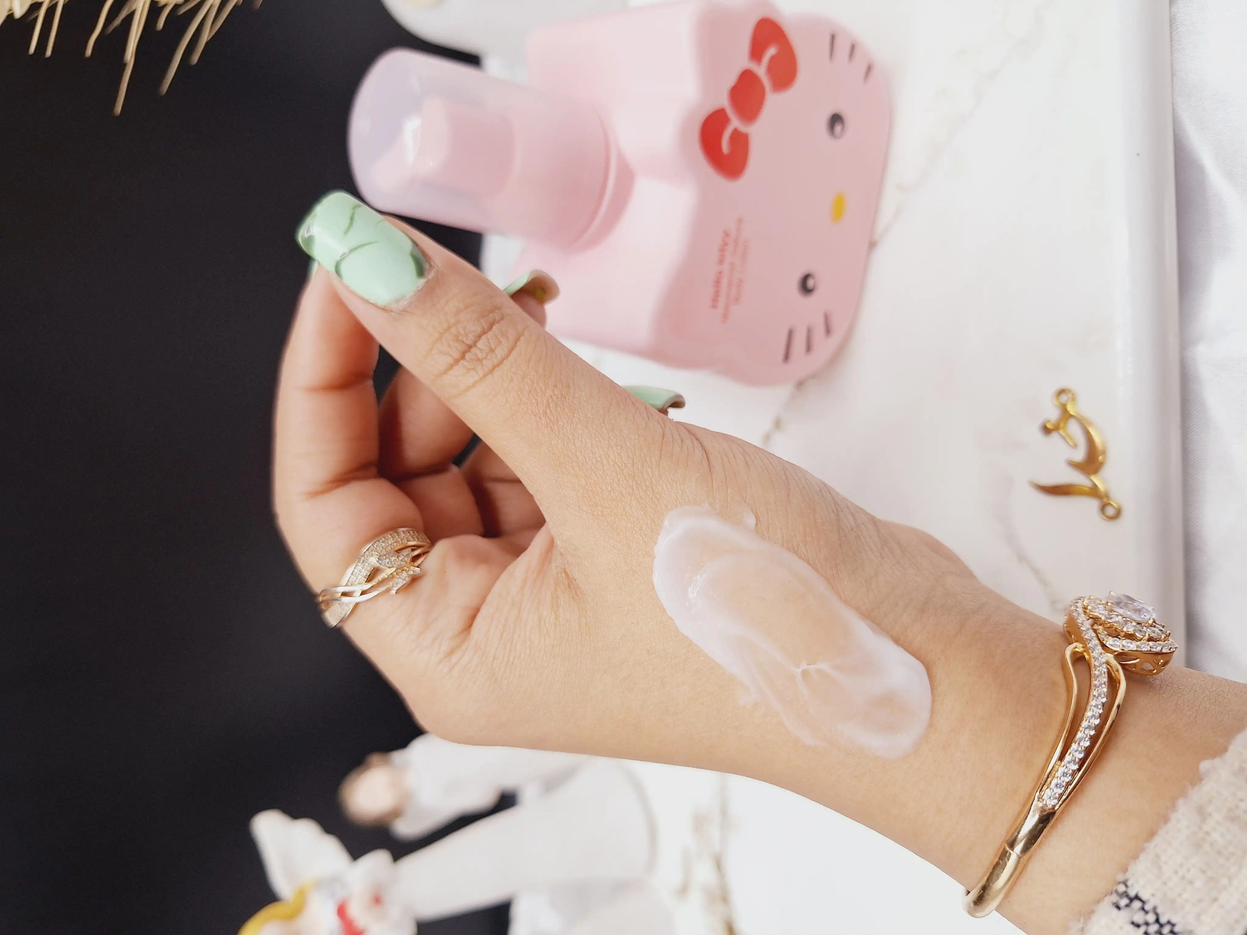 لوسیون بدن پمپی هلو کیتی یانگمی YANGMEI کد YM1720