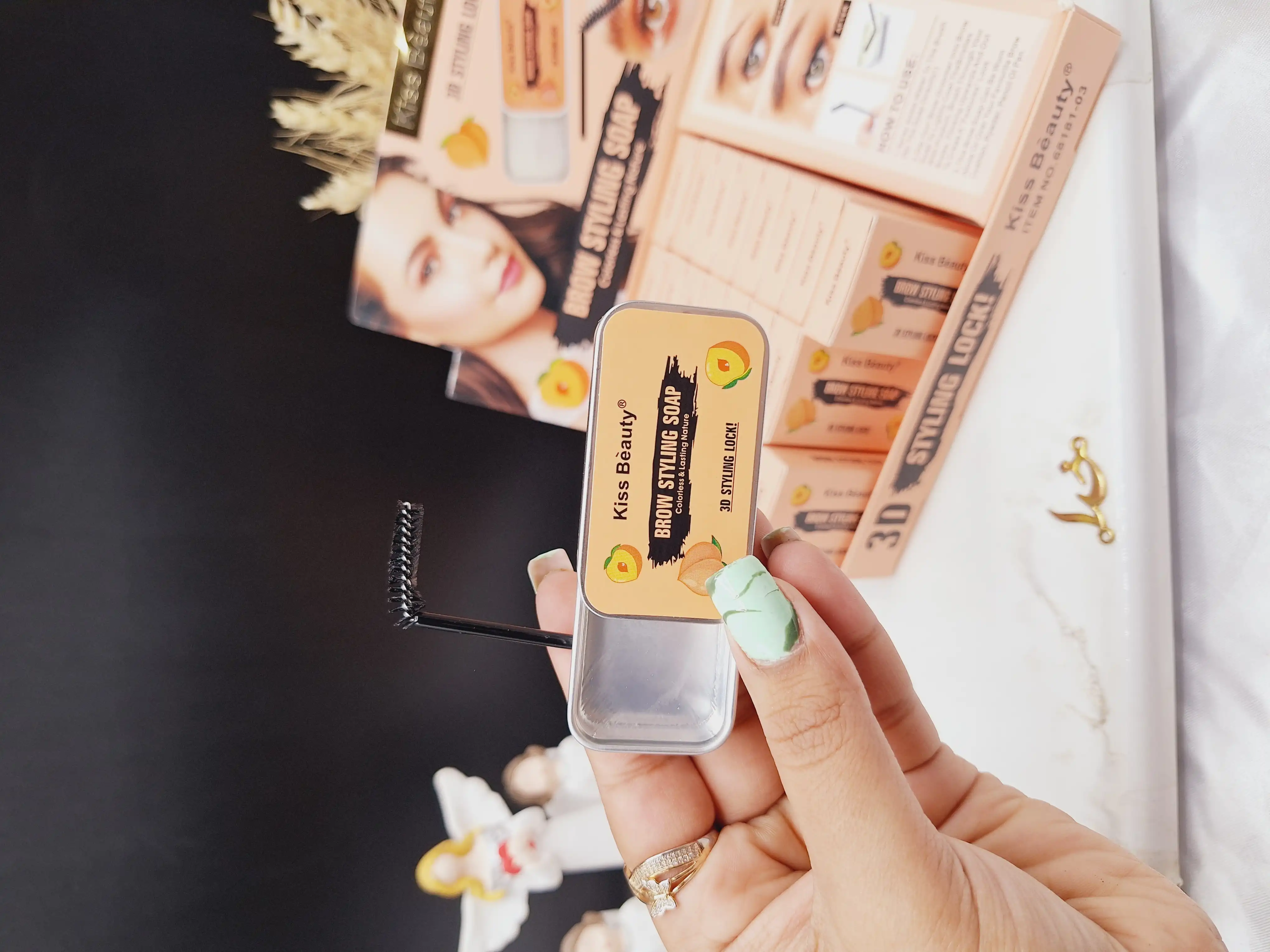 صابون لیفت ابرو هلویی برند کیس بیوتی Kiss Beauty کد 03_68181