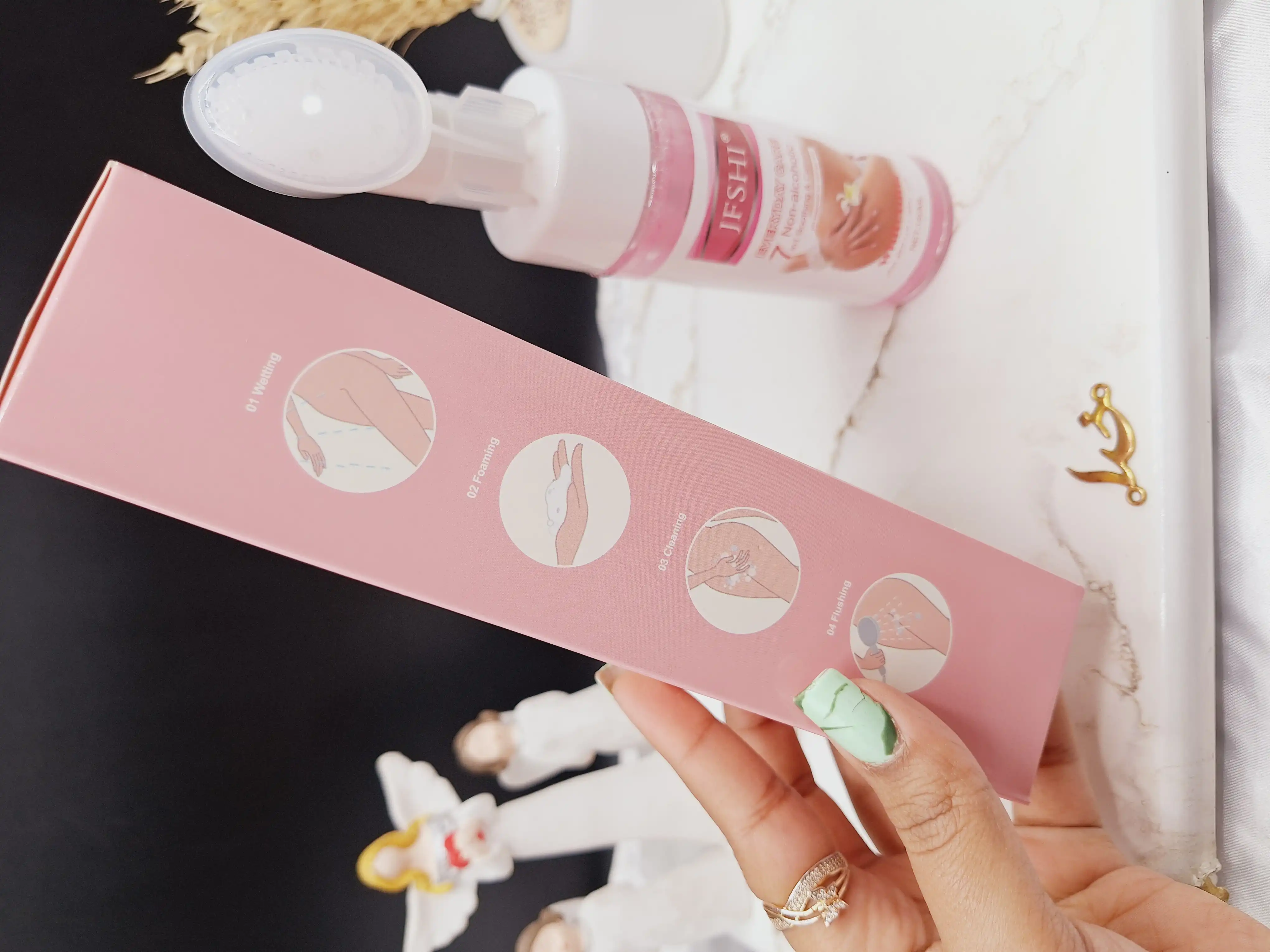 فوم براش دار شوینده نقاط حساس بدن سفید کننده کد J_3064