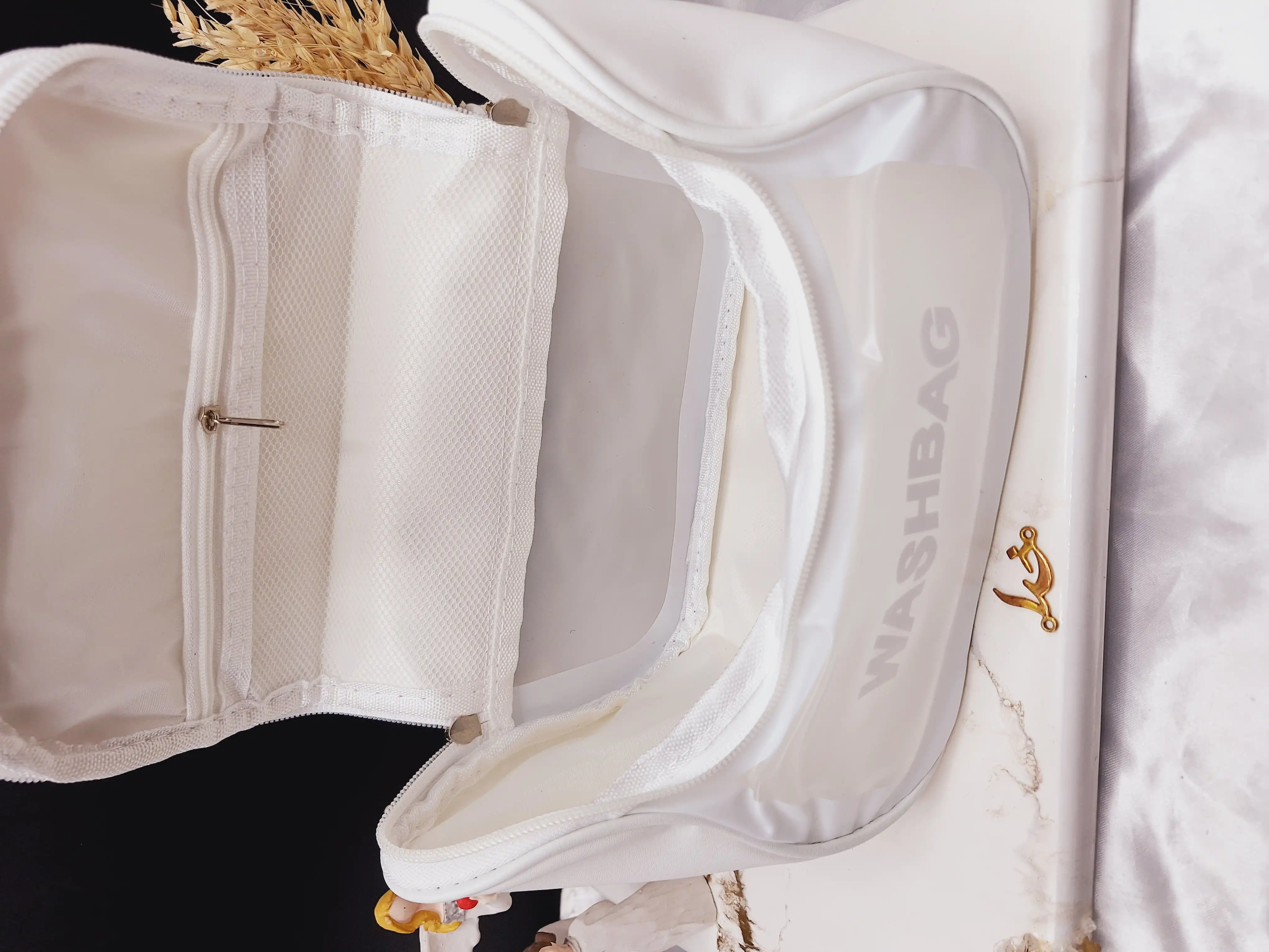 کیف آرایشی واشبگ بیضی سفید  سایز بزرگ WASHBAG