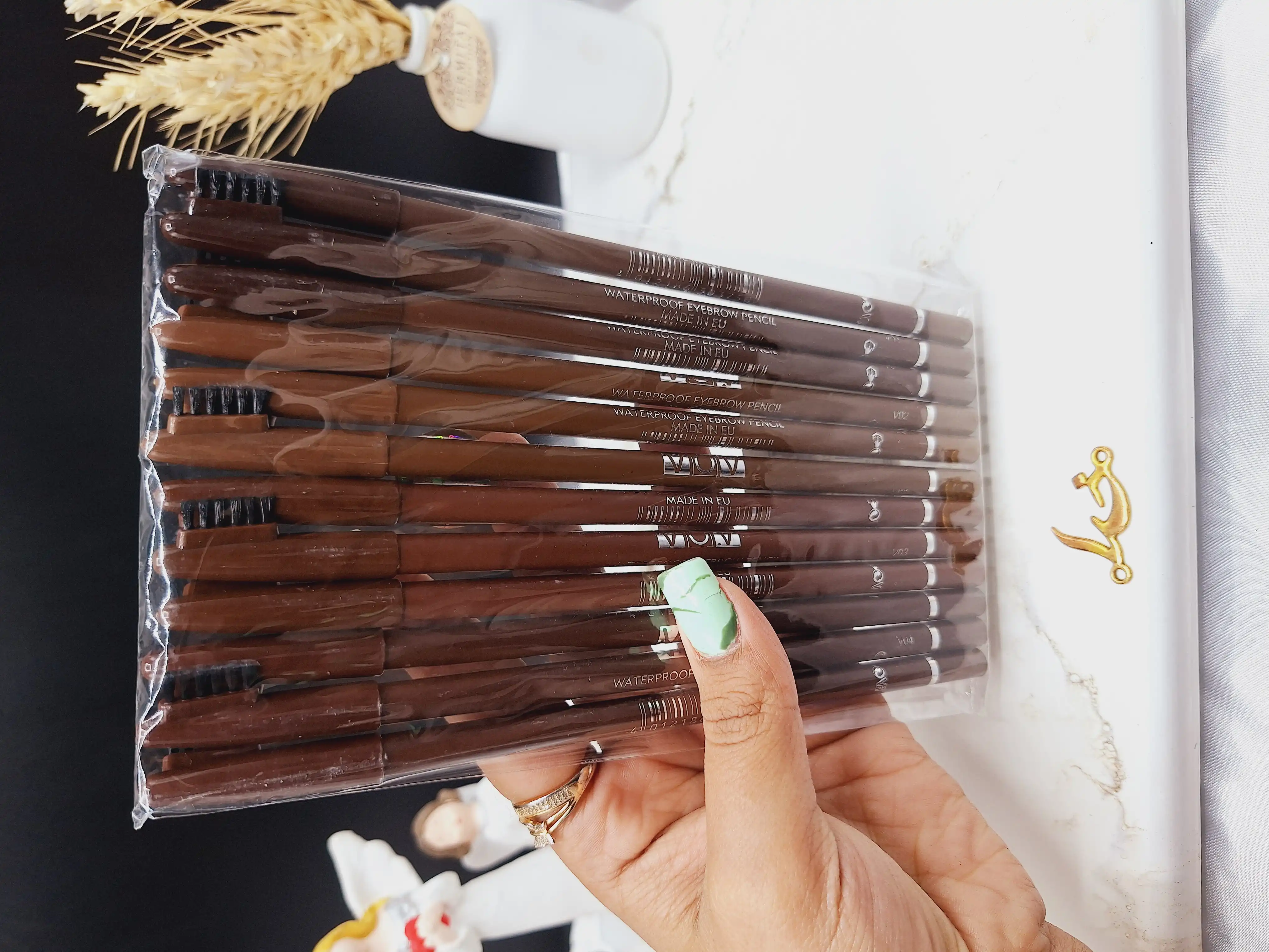 مداد ابرو بسته 12 عددی همراه با فرچه برند واو VOV اورجینال کد 3758