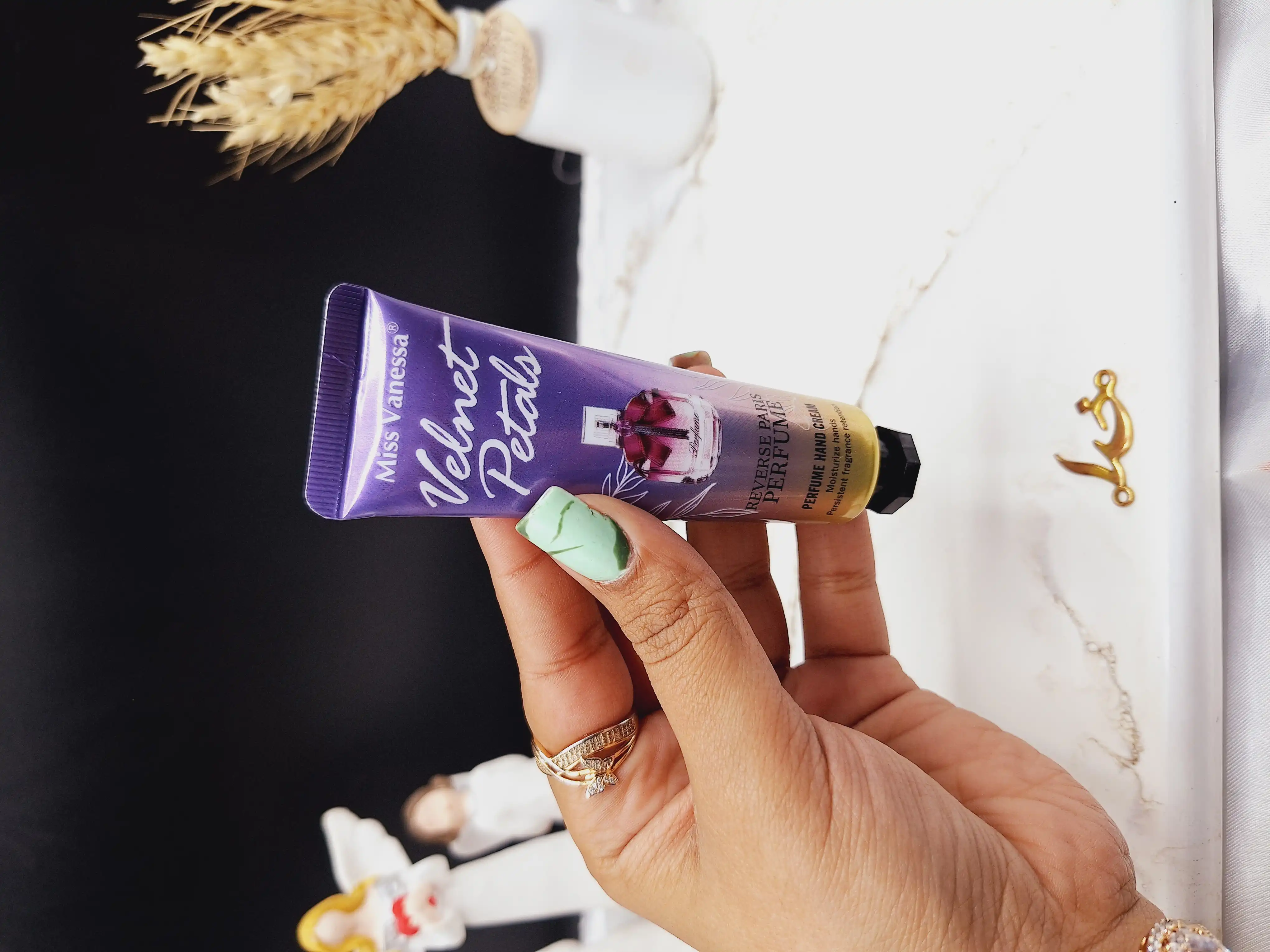 کرم دست 30 گرم ادکلنی REVERSE PARIS  برند Miss Vanessa  کد G3085