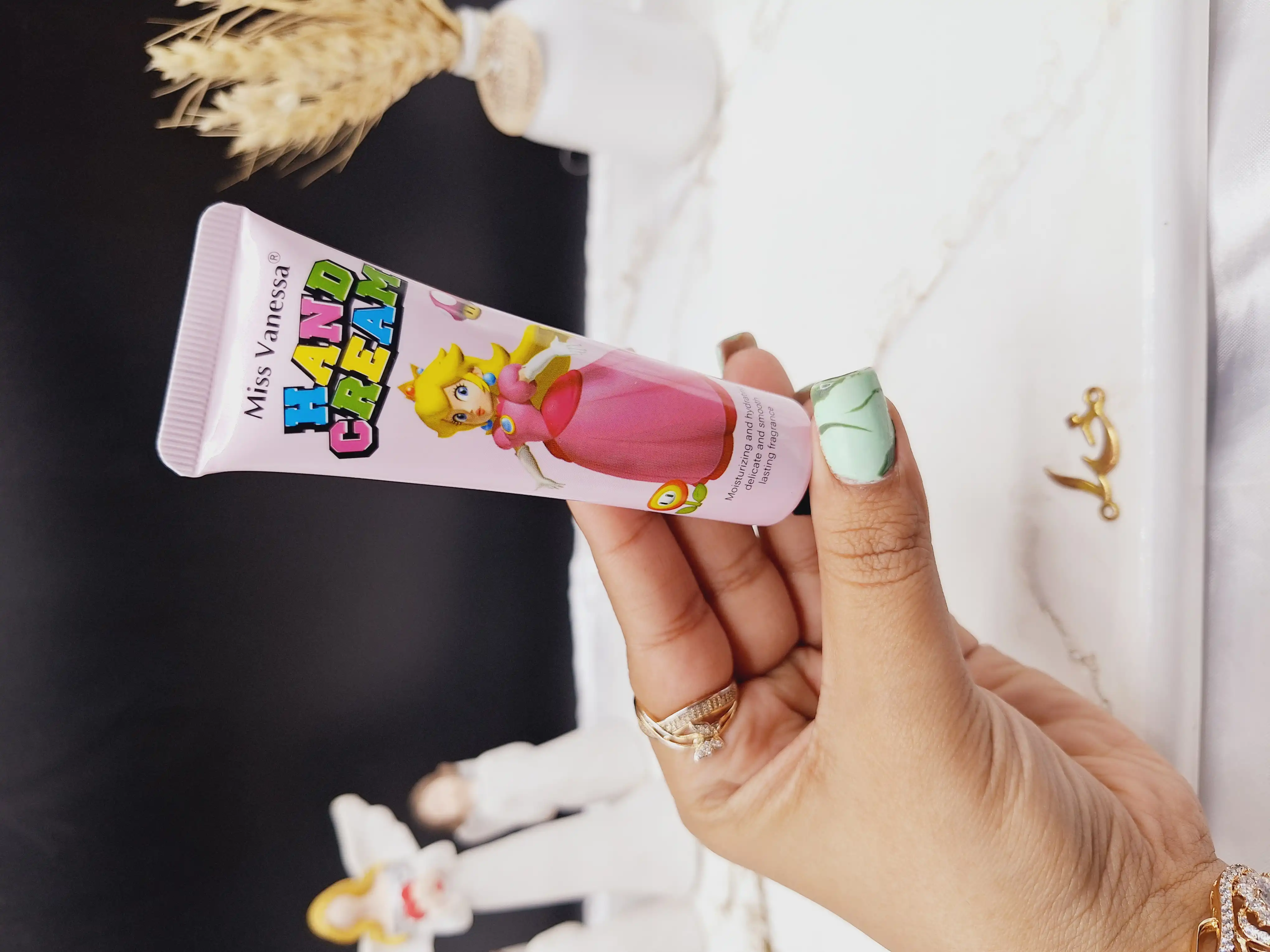 کرم دست 30 گرم دختر پرنسسی برند Miss Vanessa کد G3139