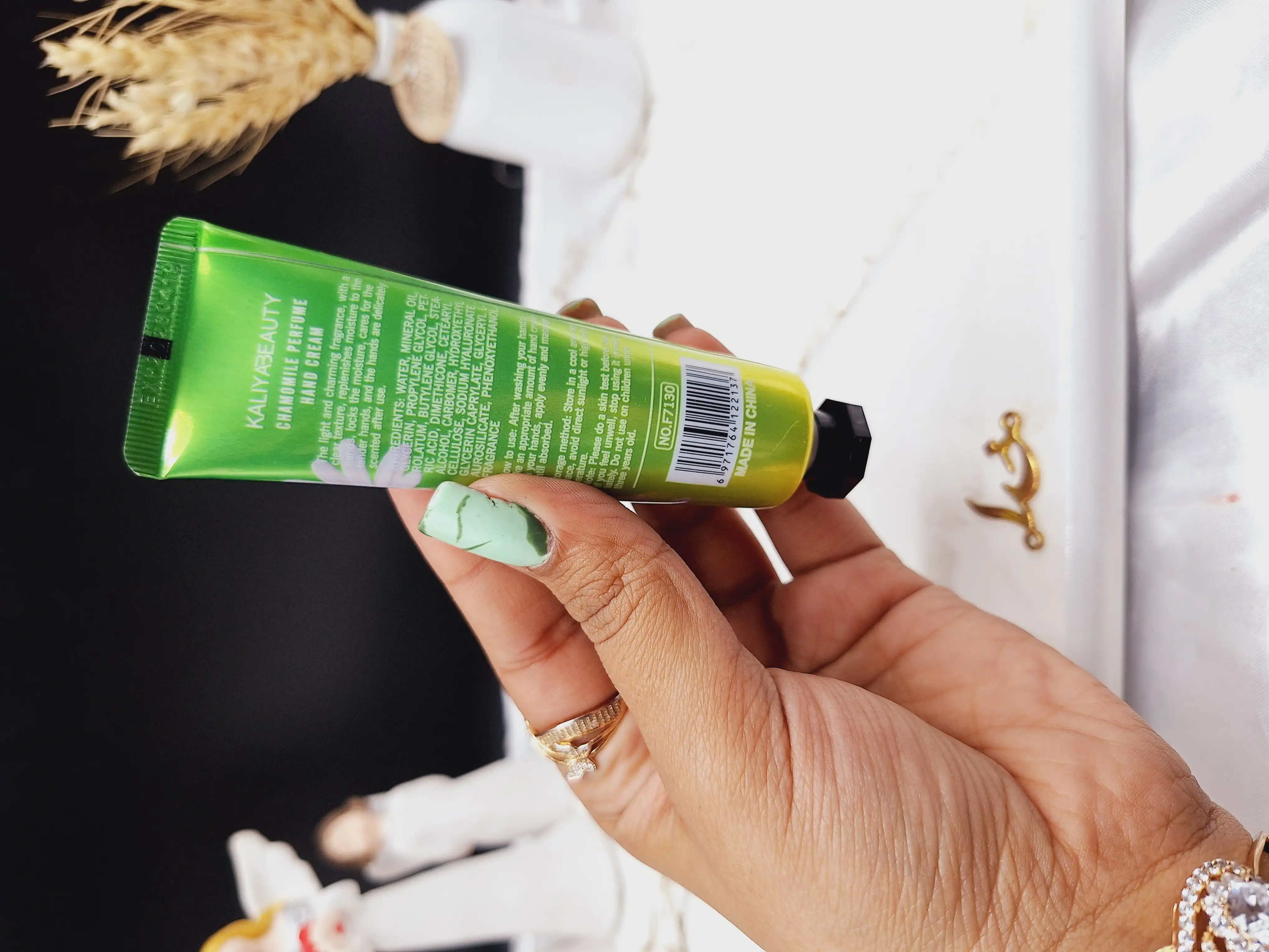 کرم دست 30گرم با رایحه گل بابونه برند KALIY ABEAUTY کد F7130