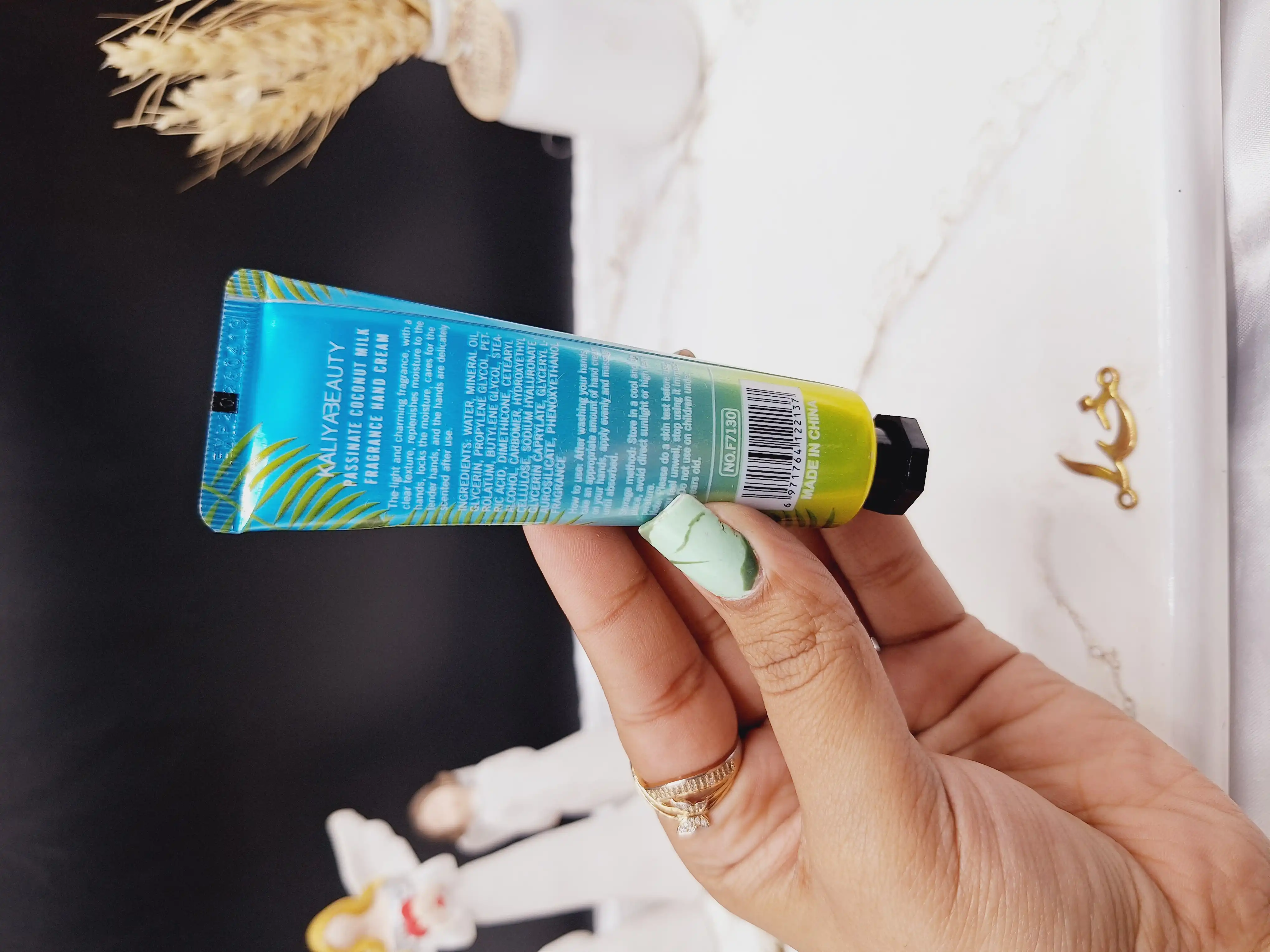 کرم دست 30گرم با رایحه گل هاوایی برند KALIY ABEAUTY کد F7130