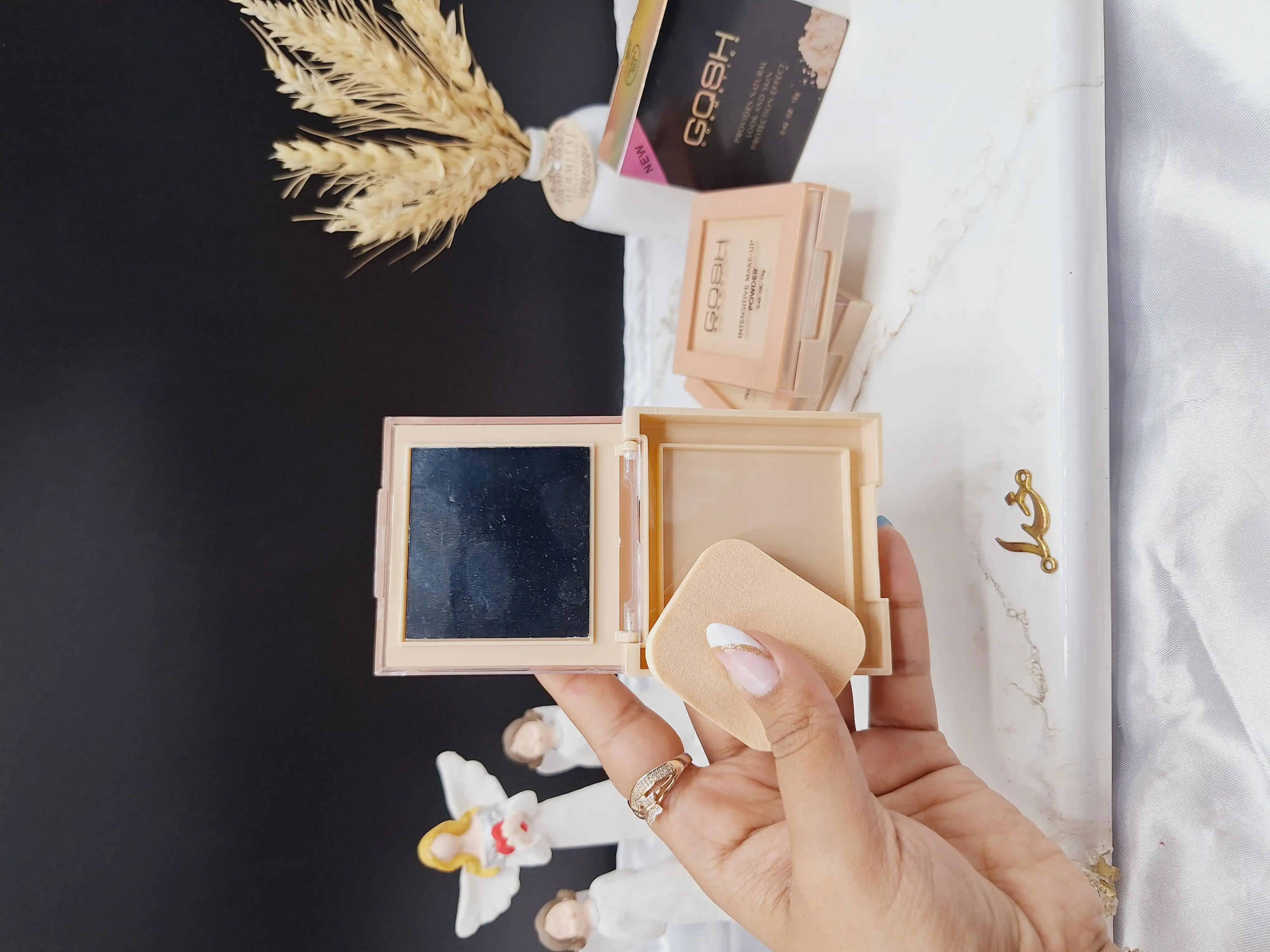 پنکک مخملی و با دوام همراه با پد و آیینه برند گاش GOSH کد 9803