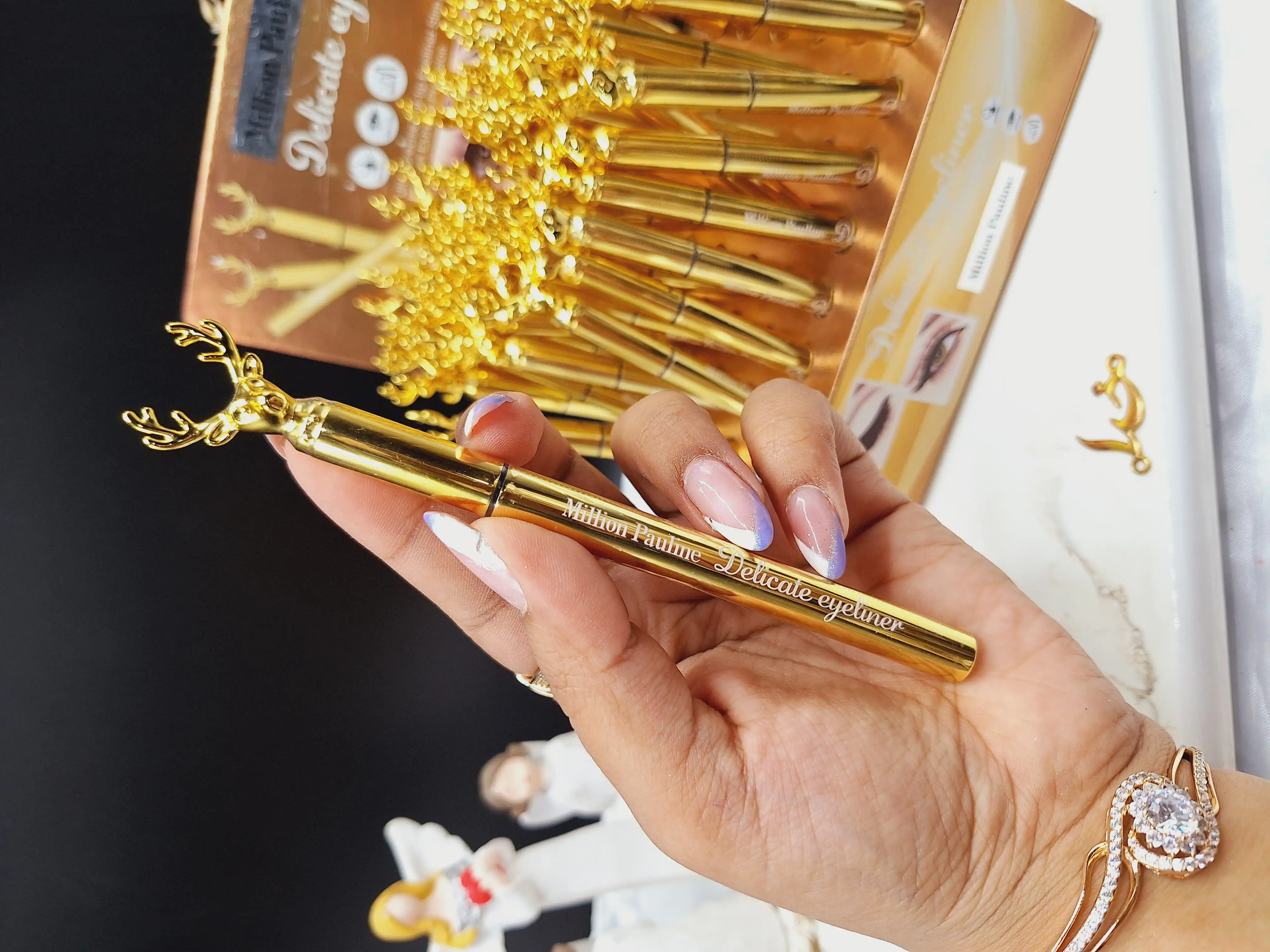 خط چشم ماژیکی طرح گوزن برند Delicate eyeliner کد M22-60