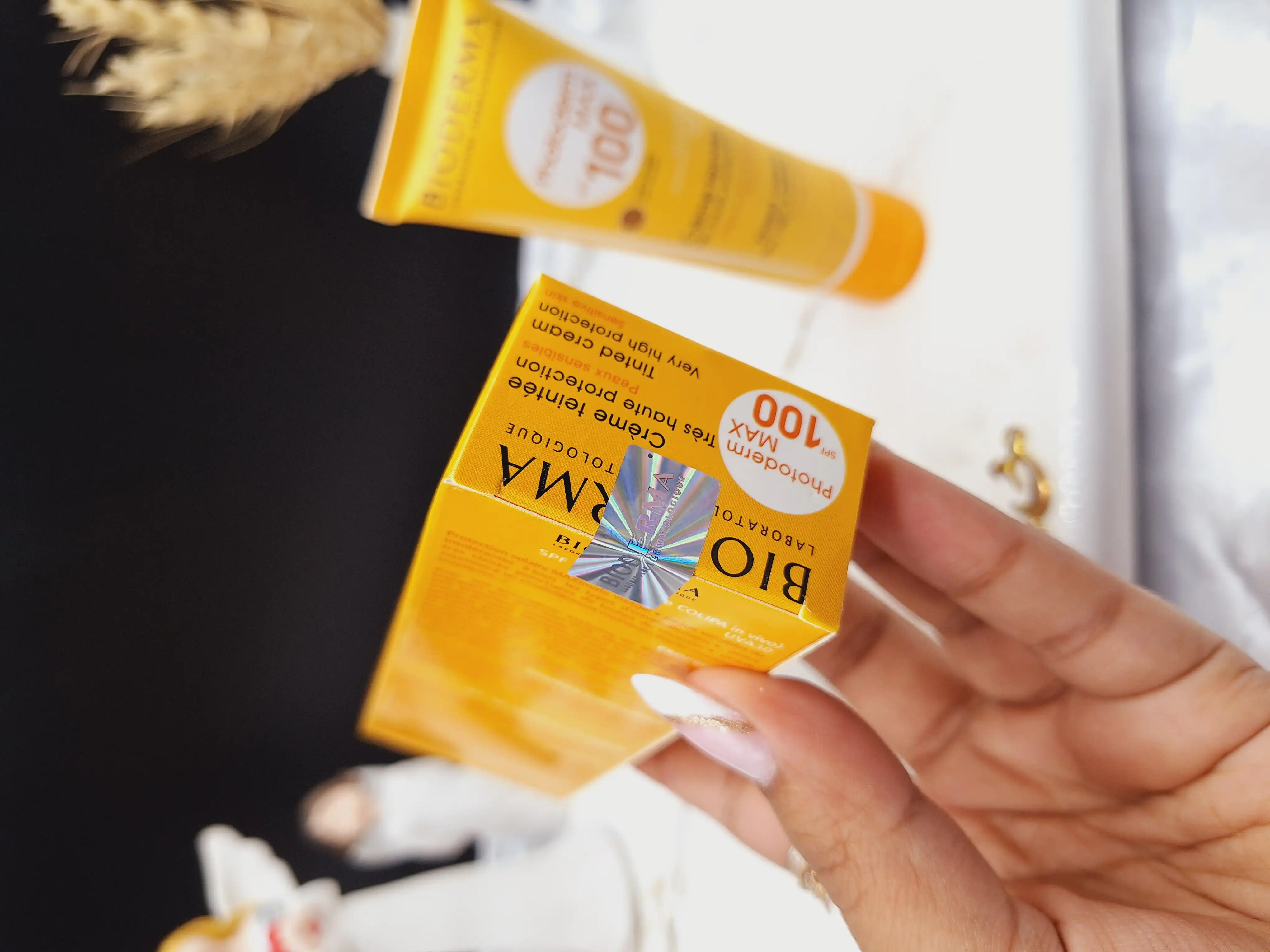 کرم ضد آفتاب رنگی SPF100 بیودرما BIODERMA