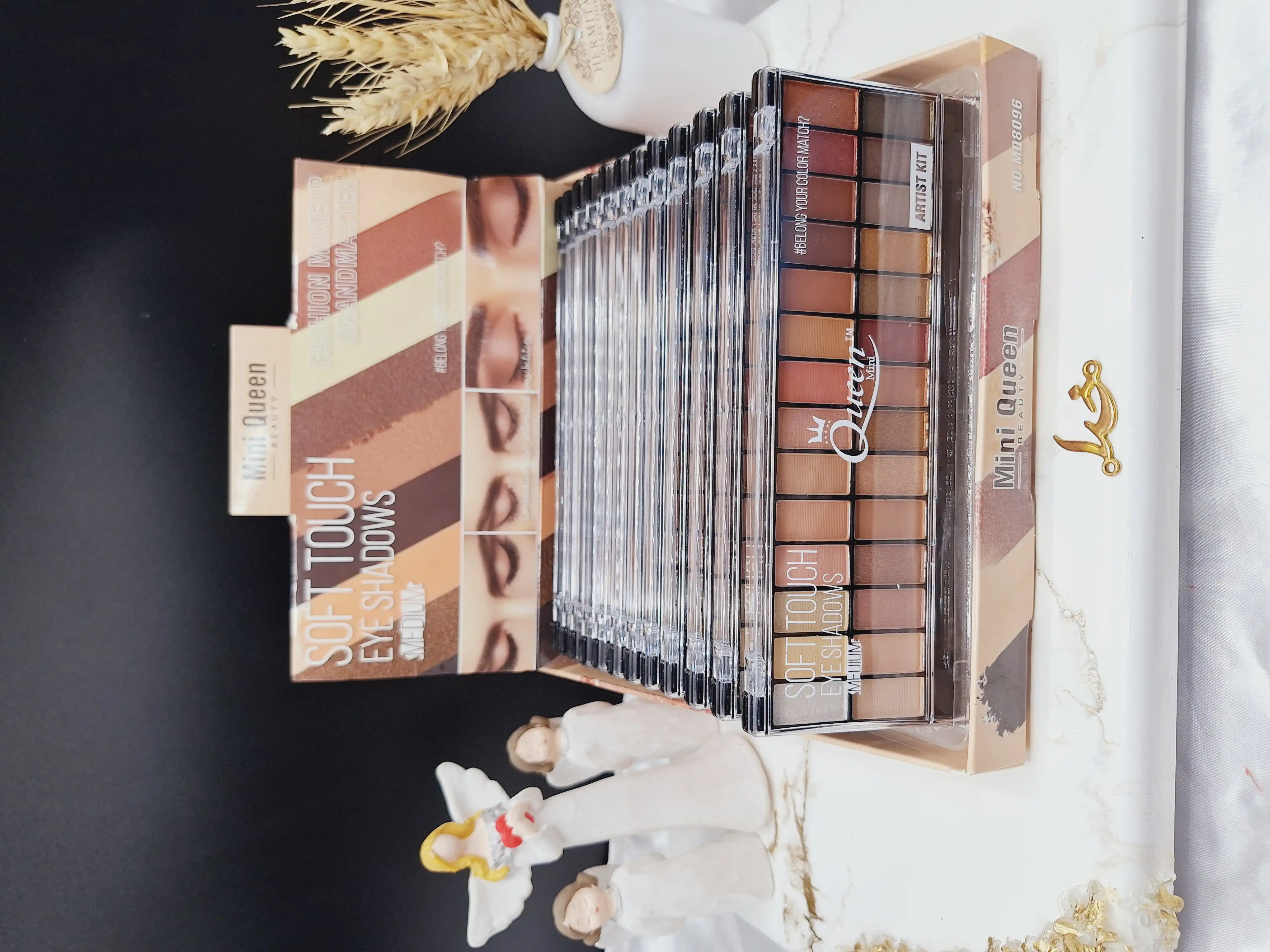 پالت سایه 28 رنگ برند مینی کوئین Mini Queen کد MQ 8096