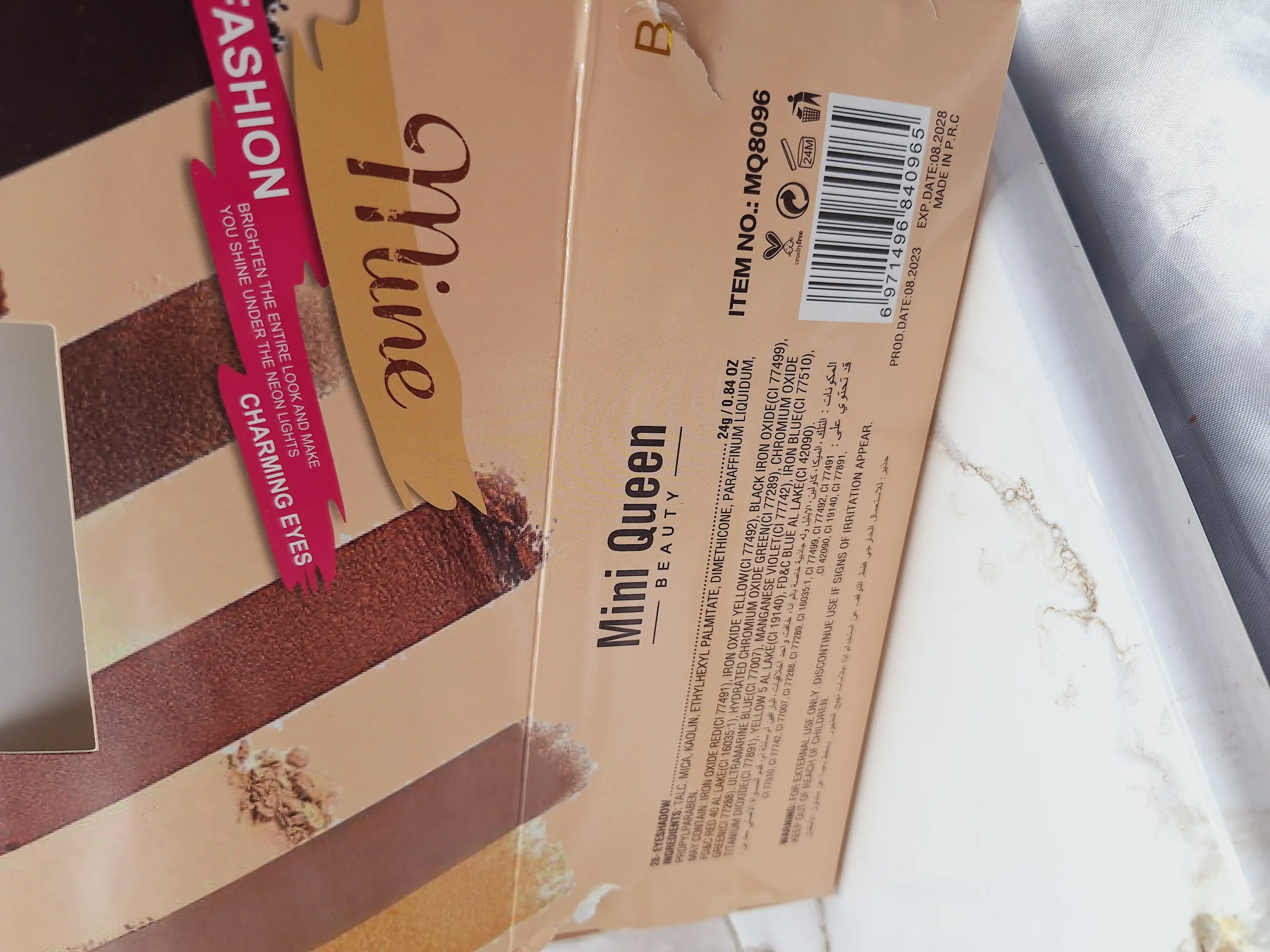 پالت سایه 28 رنگ برند مینی کوئین Mini Queen کد MQ 8096