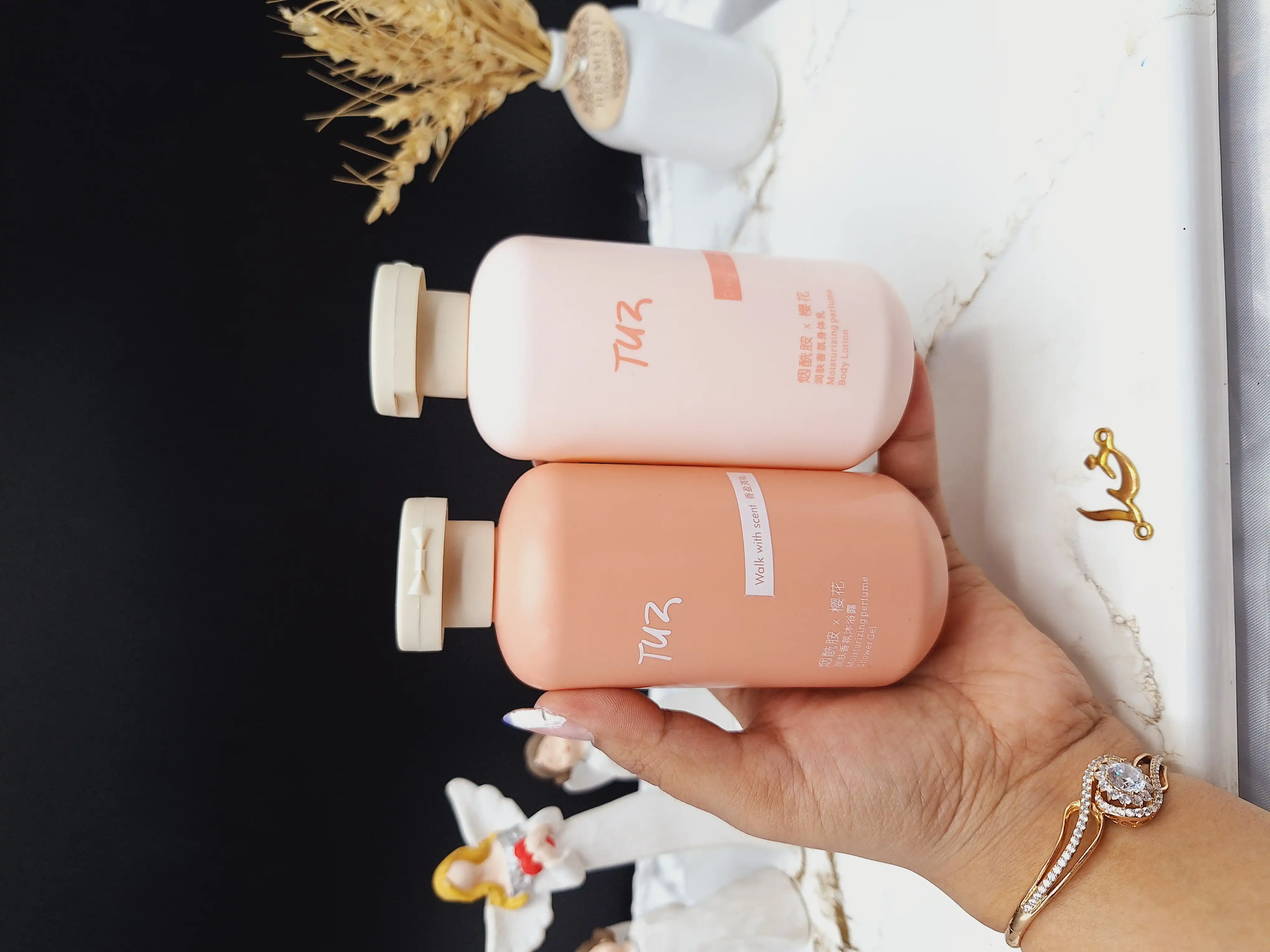 ست دو تکه شاور ژل و لوسیون بدن کپسولی 200ml برند توز TUZ کد 0258