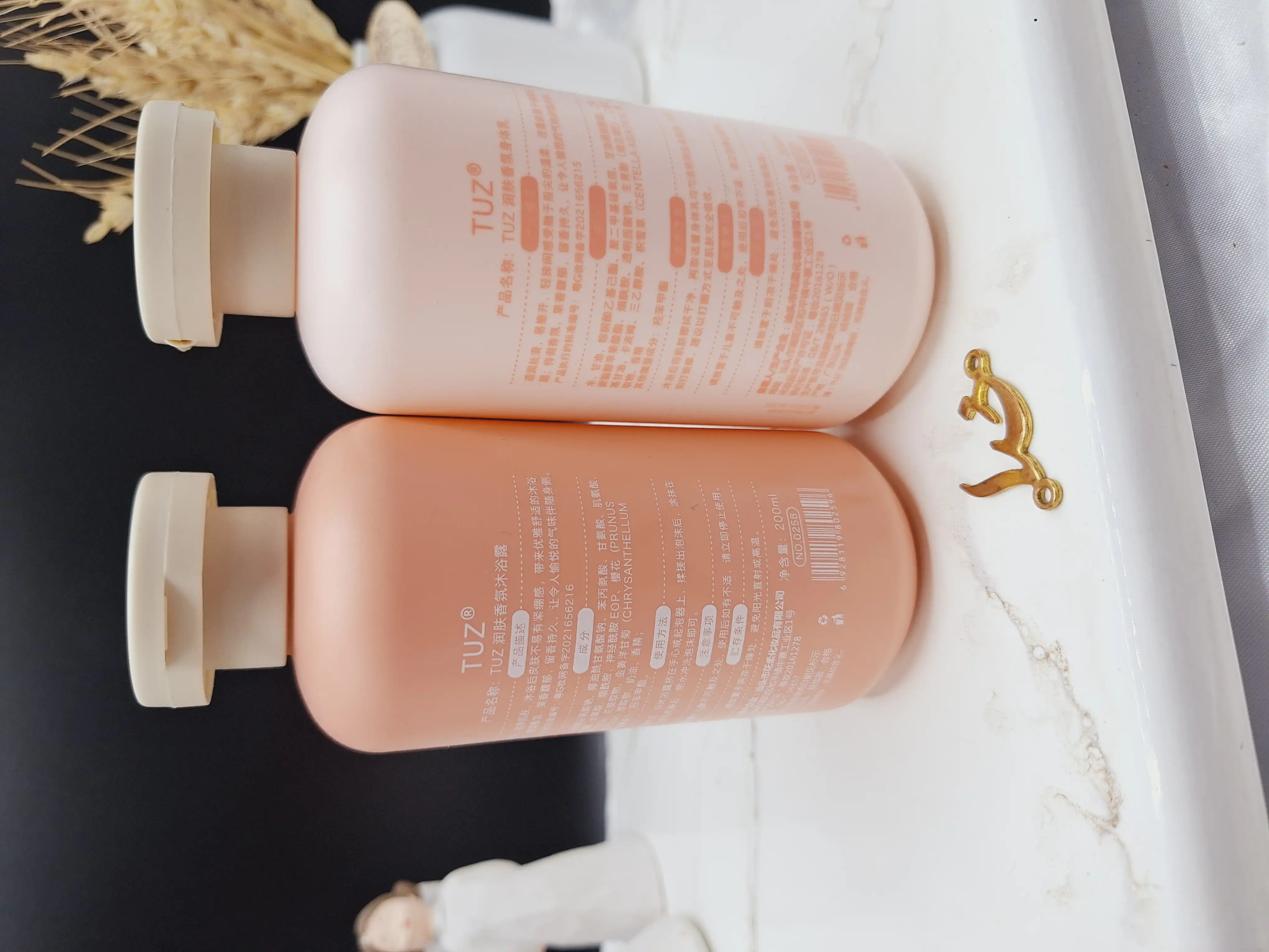 ست دو تکه شاور ژل و لوسیون بدن کپسولی 200ml برند توز TUZ کد 0258