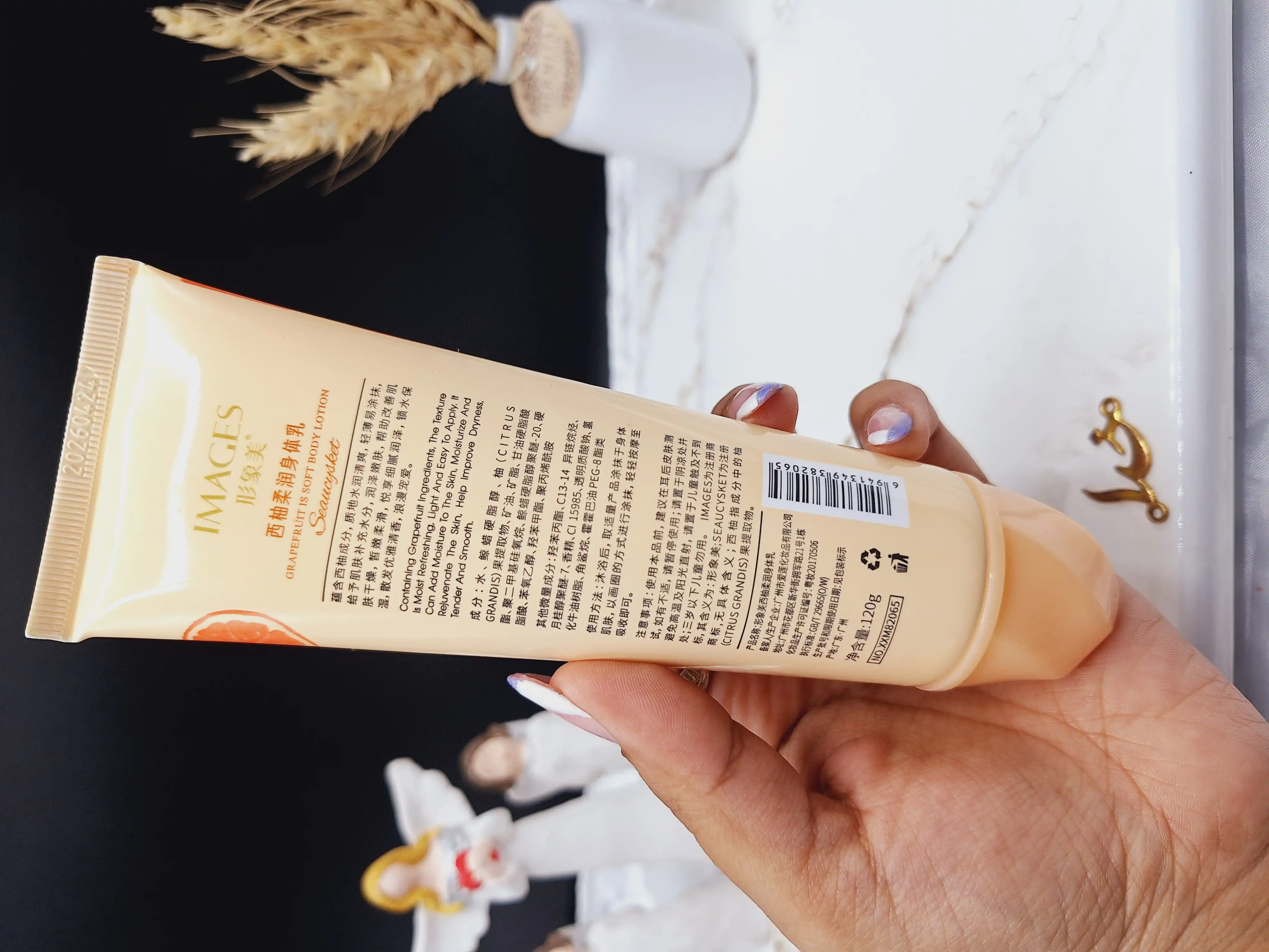 لوسیون بدن با رایحه گریپ فروت ایمجیز IMAGES کد XXM 82065