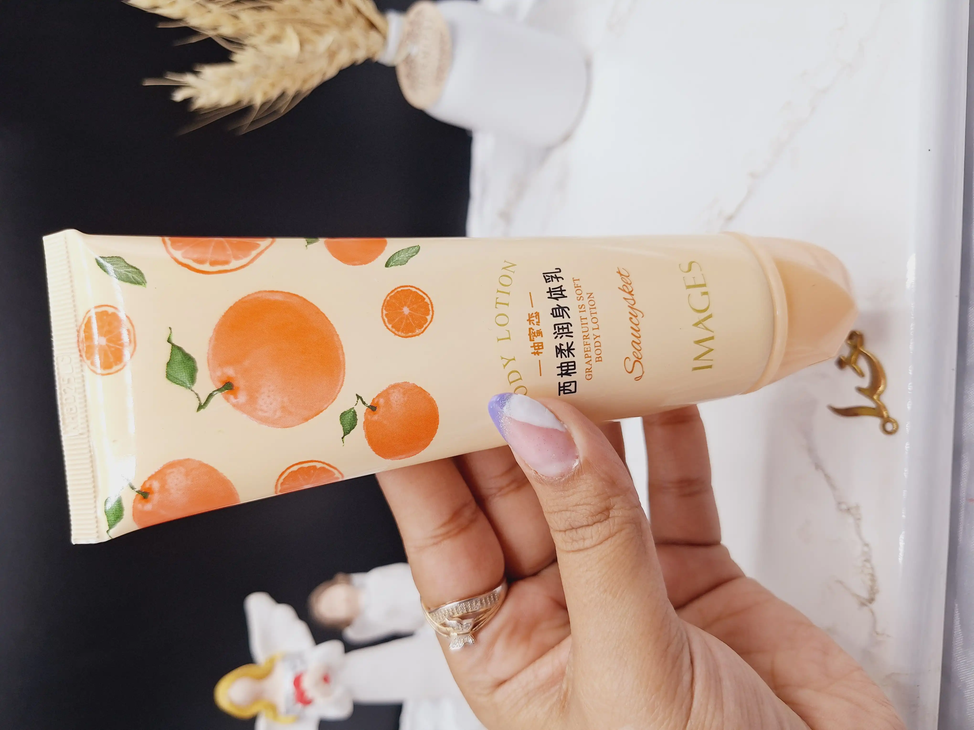 لوسیون بدن با رایحه گریپ فروت ایمجیز IMAGES کد XXM 82065
