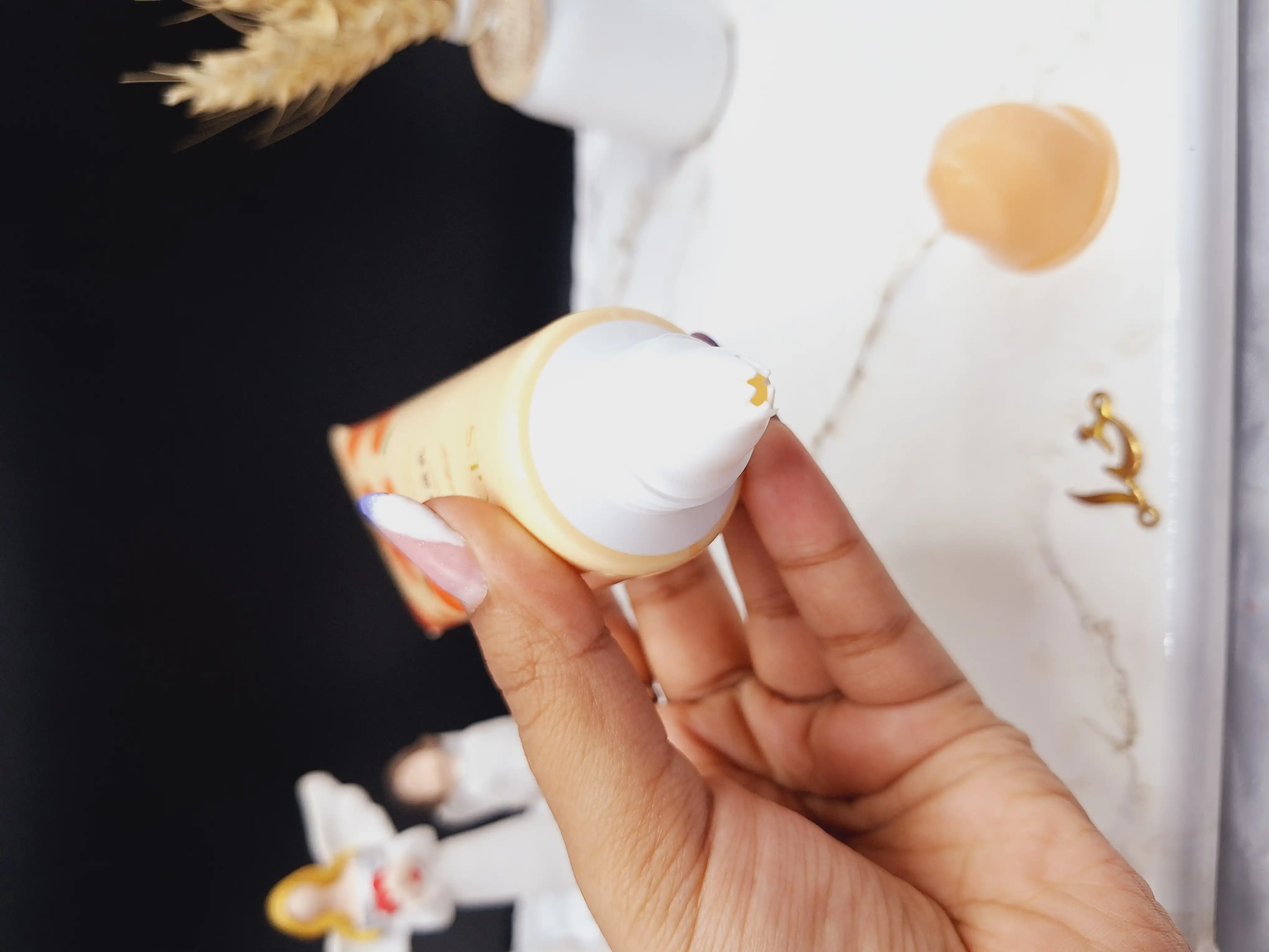 لوسیون بدن با رایحه گریپ فروت ایمجیز IMAGES کد XXM 82065