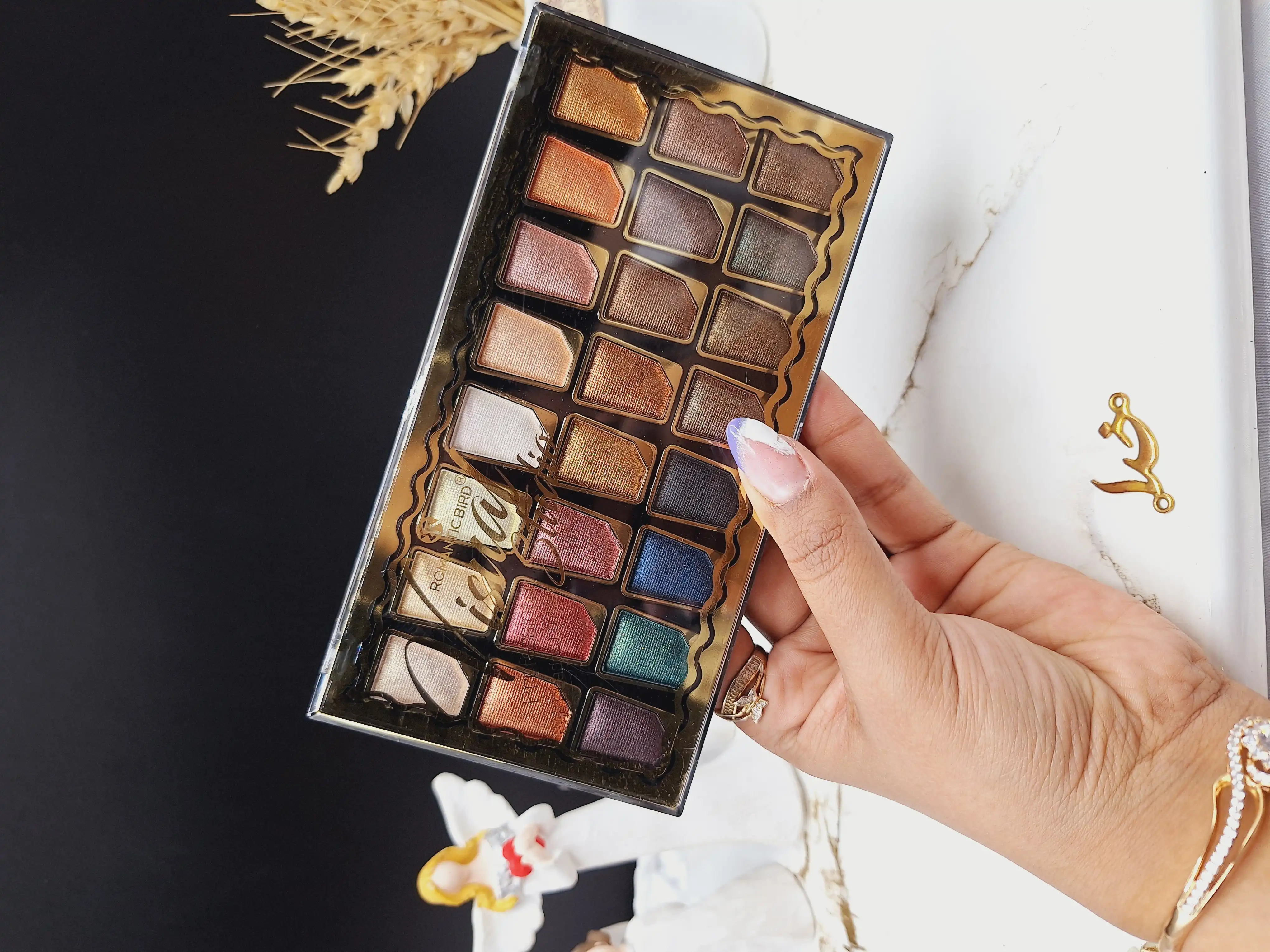 پالت سایه 24 رنگ برند رومانتیک برد ROMANTIC BIRD کد T 555 B