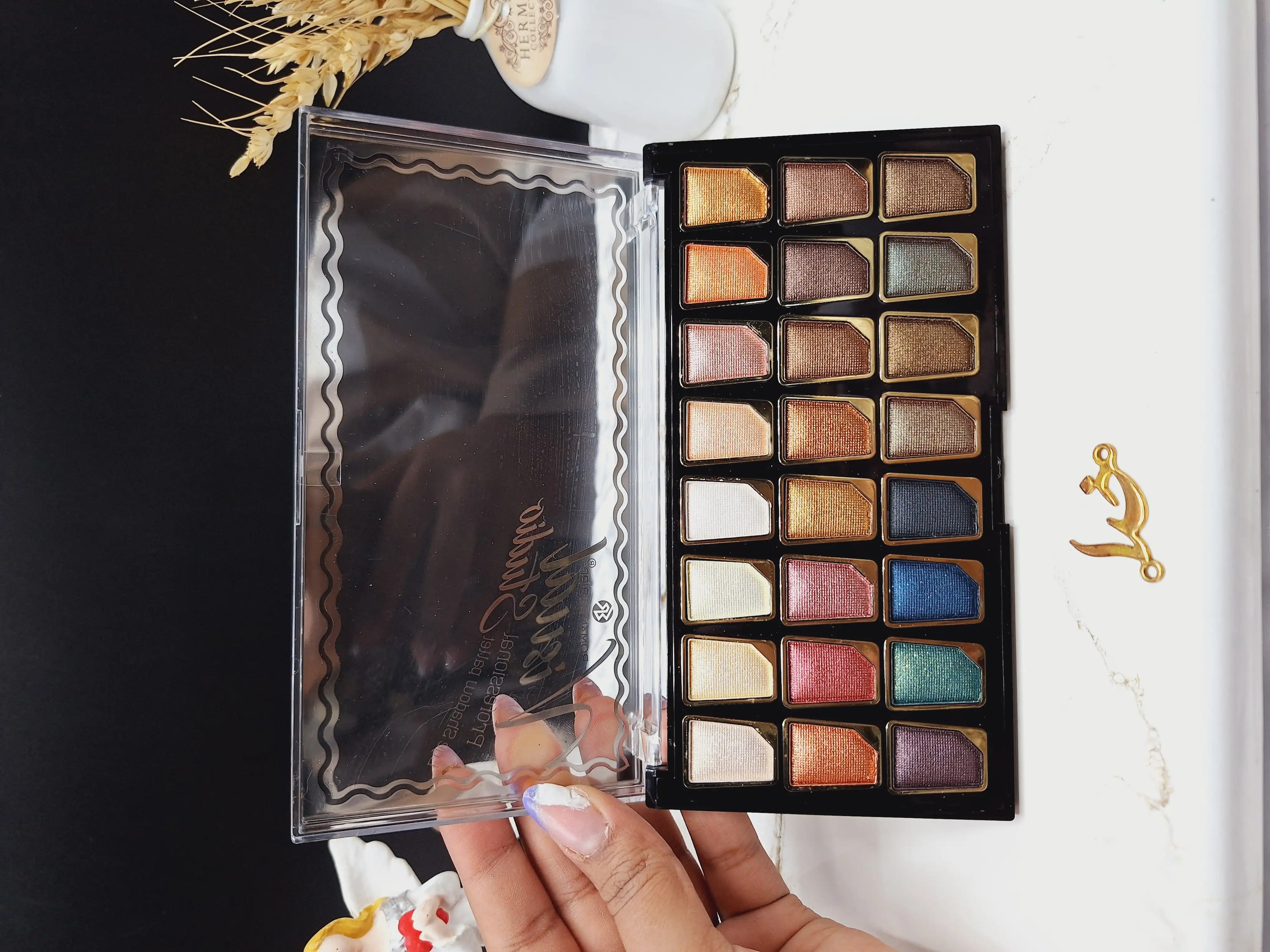 پالت سایه 24 رنگ برند رومانتیک برد ROMANTIC BIRD کد T 555 B