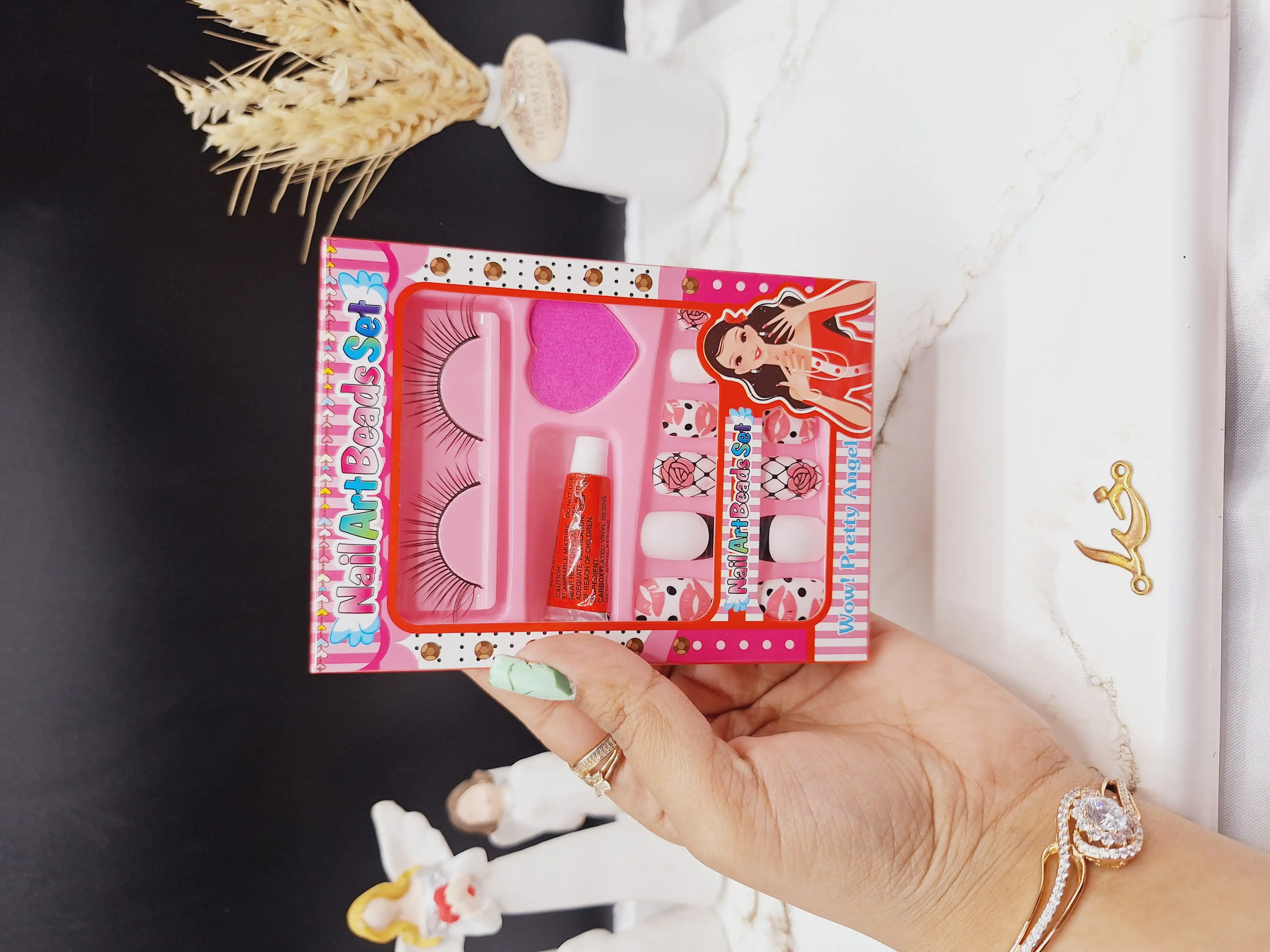 پک چسپ و ناخن و مژه مصنوعی بچگانه کد 2956