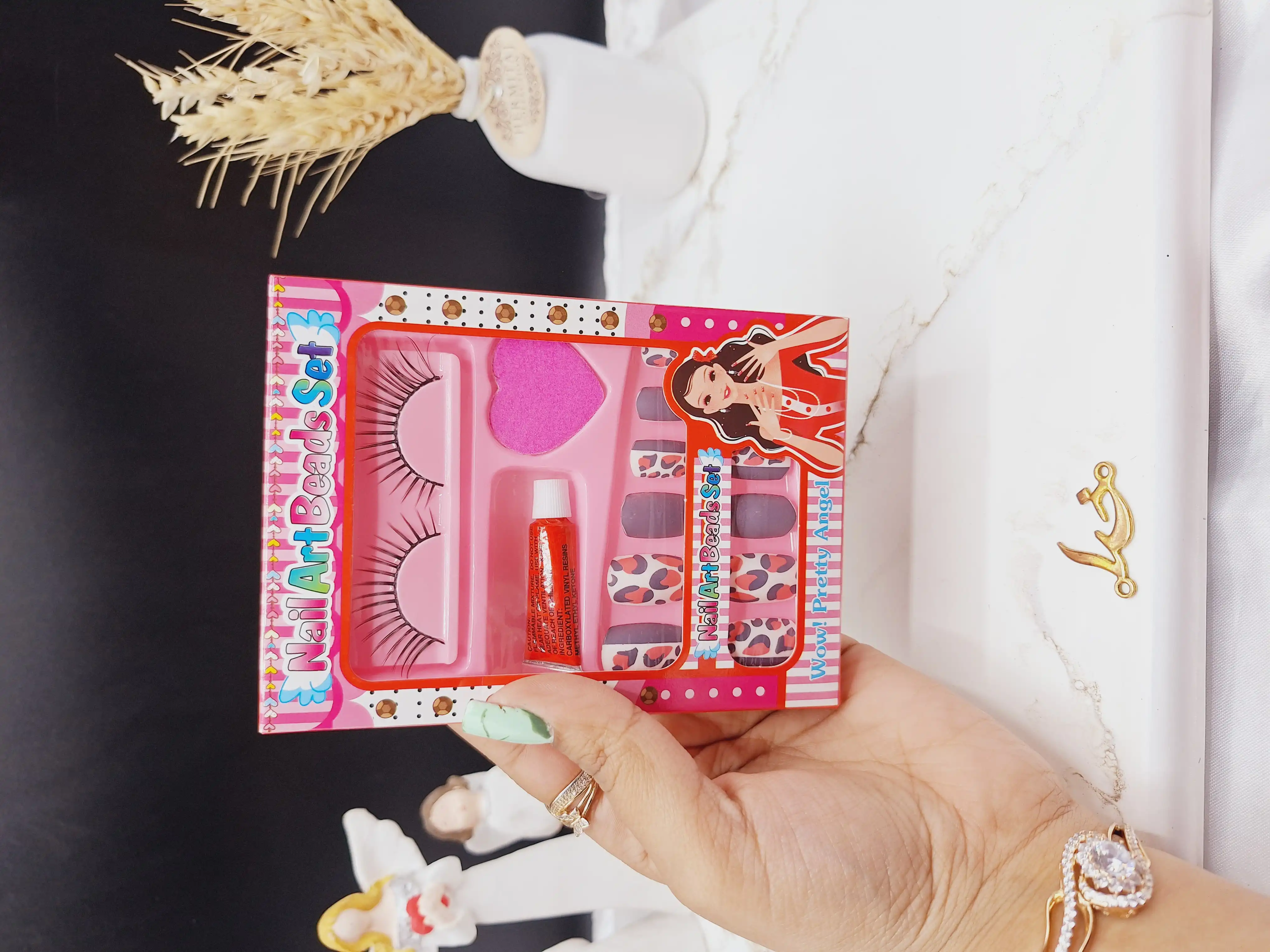 پک چسپ و ناخن و مژه مصنوعی بچگانه کد 2956