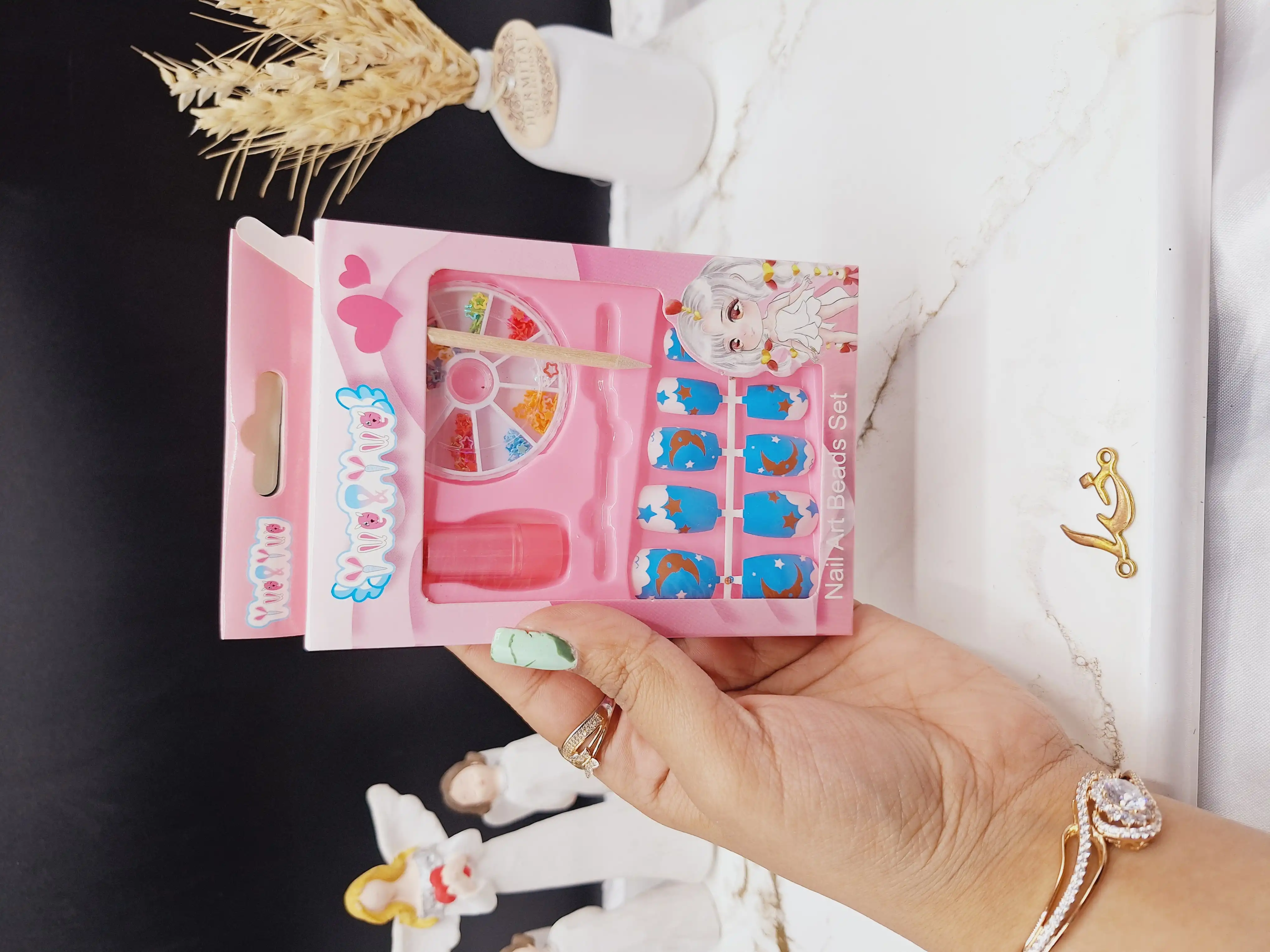 پک چسپ و ناخن مصنوعی به همراه رژ فشنگی بچگانه کد 331