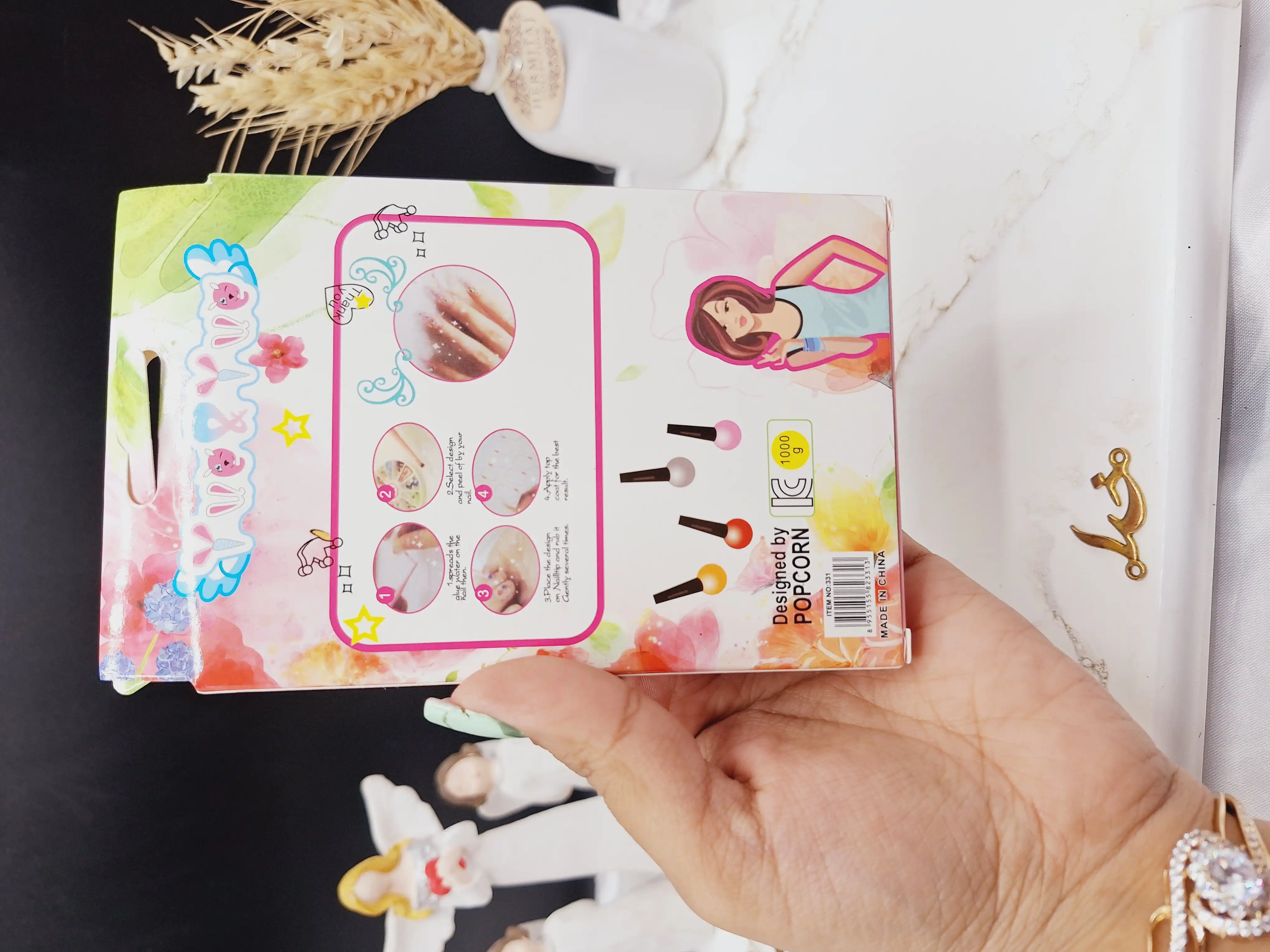 پک چسپ و ناخن مصنوعی به همراه رژ فشنگی بچگانه کد 331