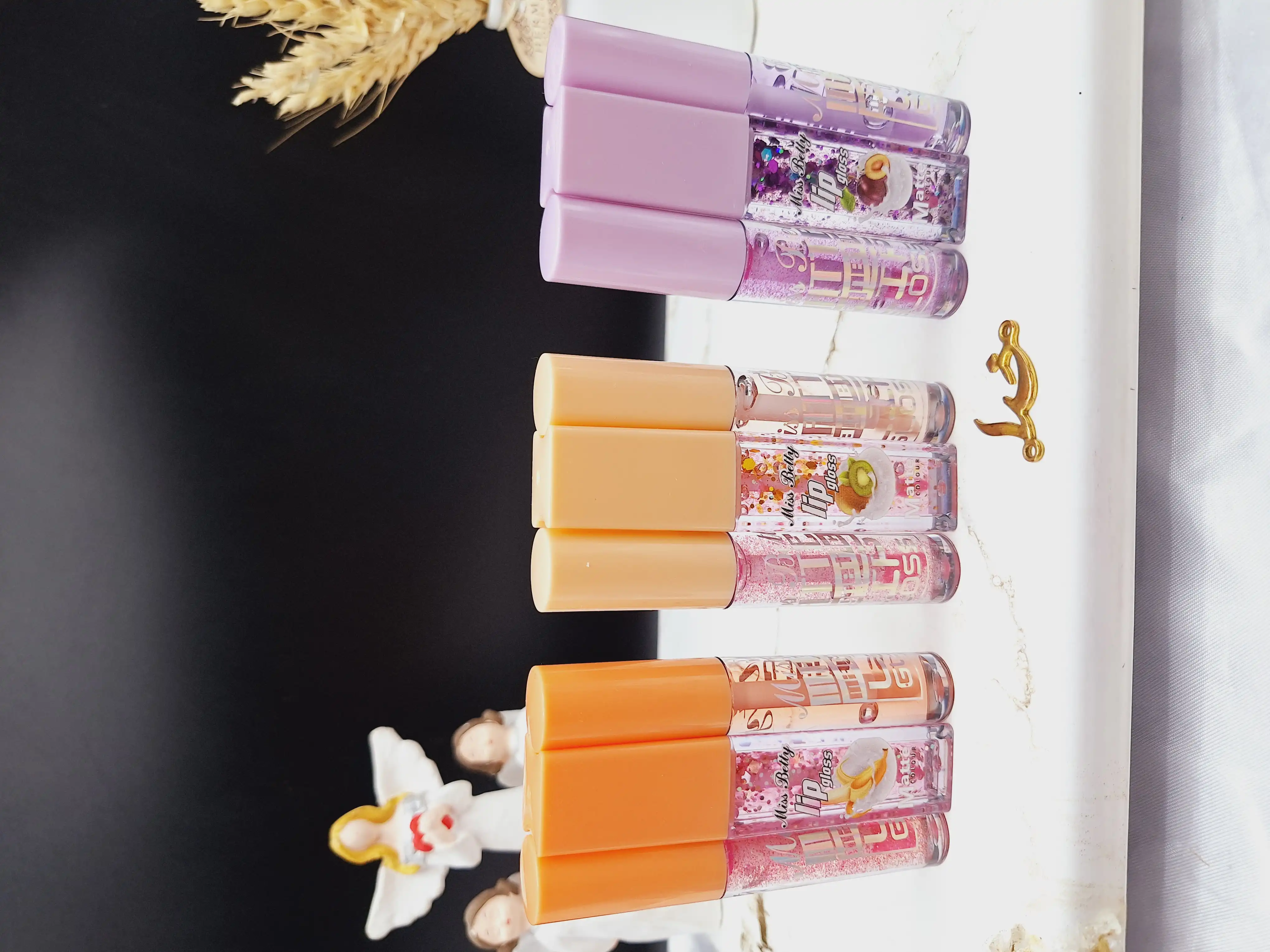 برق لب و لیپ گلاس شاین دار ۳تایی با رایحه میوه ای برند میس بیوتی Miss Betty  کد L7726