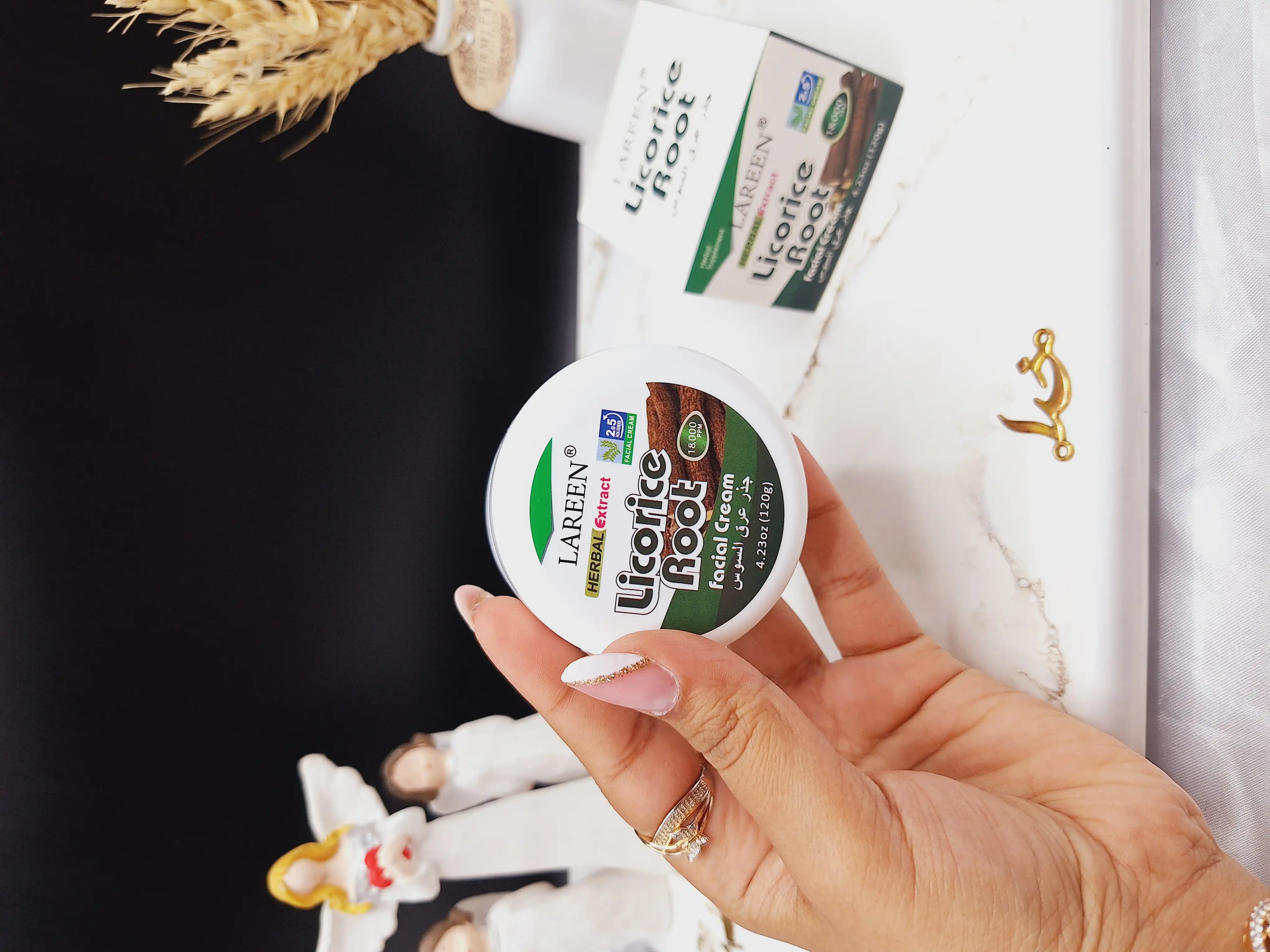 کرم همه کاره عصاره ریشه شیرین بیان مناسب چین و چروک، رنگدانه، علائم آکنه، منافذ بزرگ LAREEN کد F-025