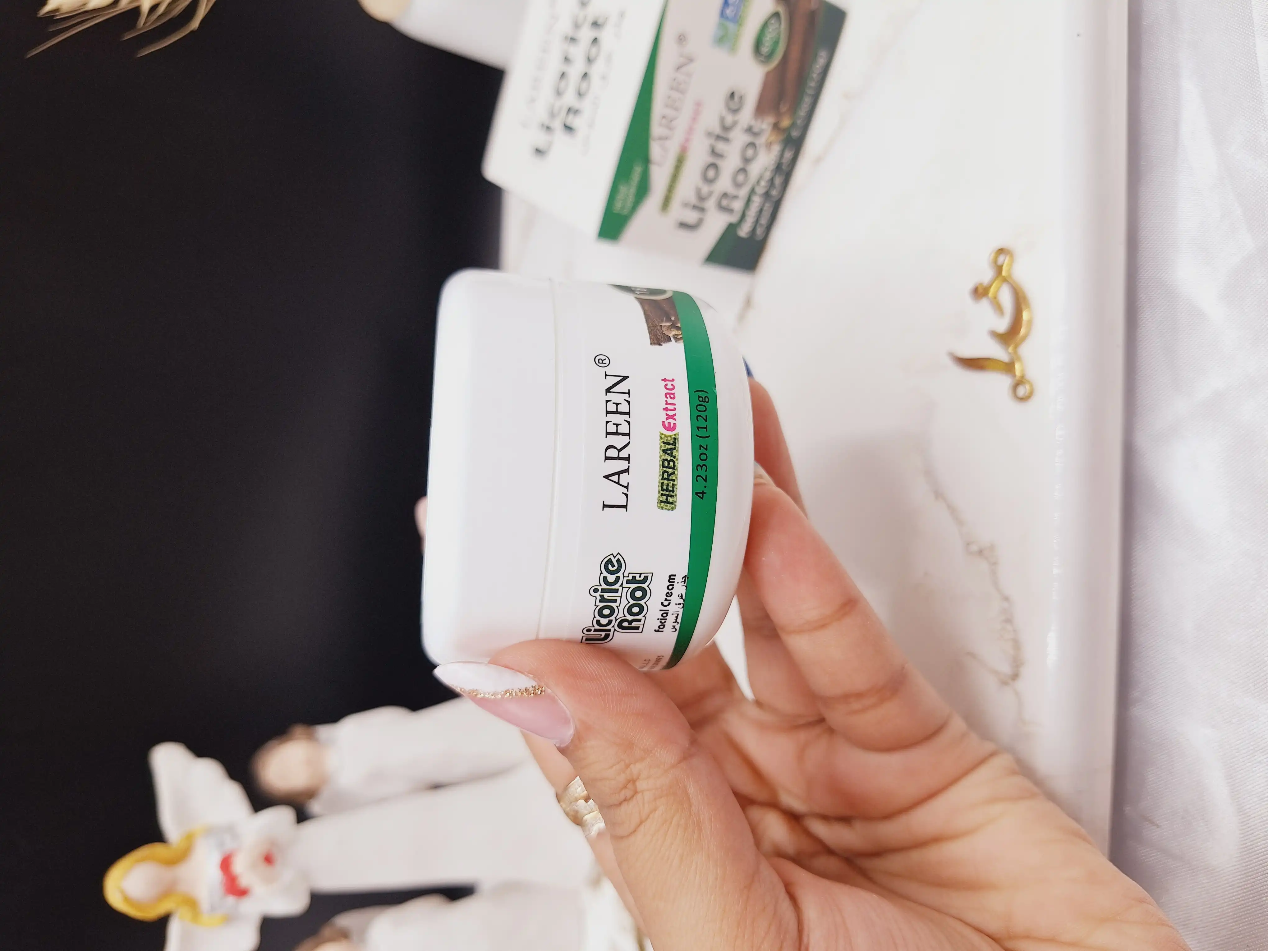 کرم همه کاره عصاره ریشه شیرین بیان مناسب چین و چروک، رنگدانه، علائم آکنه، منافذ بزرگ LAREEN کد F-025