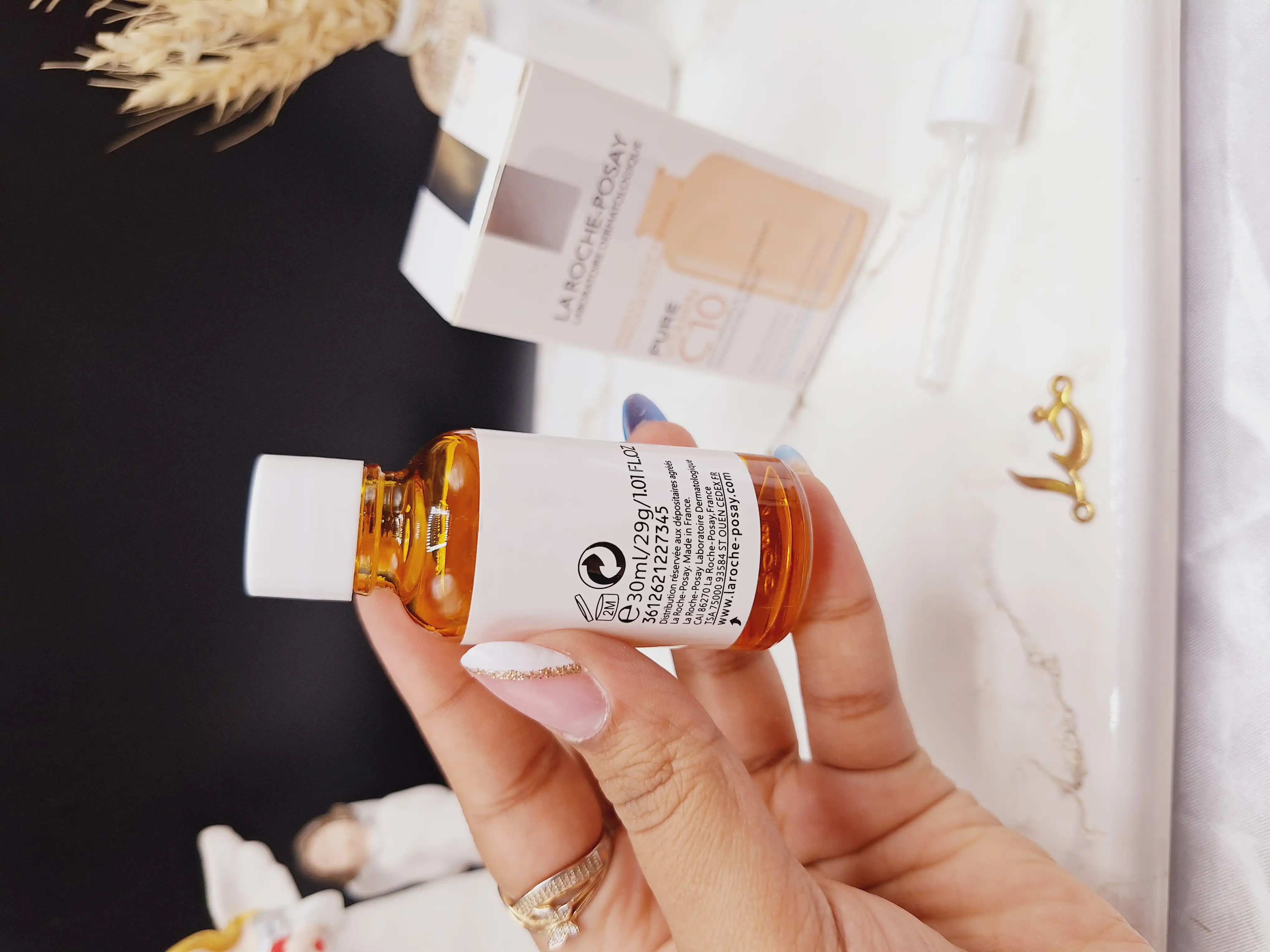 سرم ویتامین C10 جوانساز و روشن کننده لاروش پوزای حجم 30 میلی لیتر کد 0570