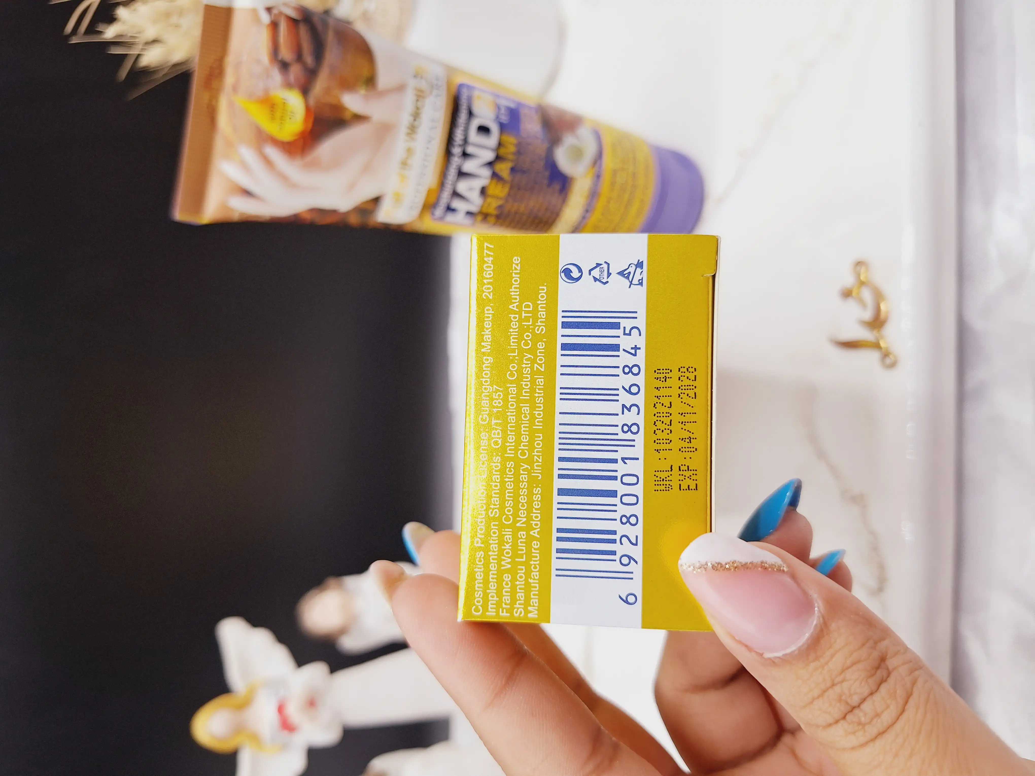 کرم مرطوب و سفید کننده دست کره کاکائو  و روغن نارگیل وکالی WOKALI کد WKL521