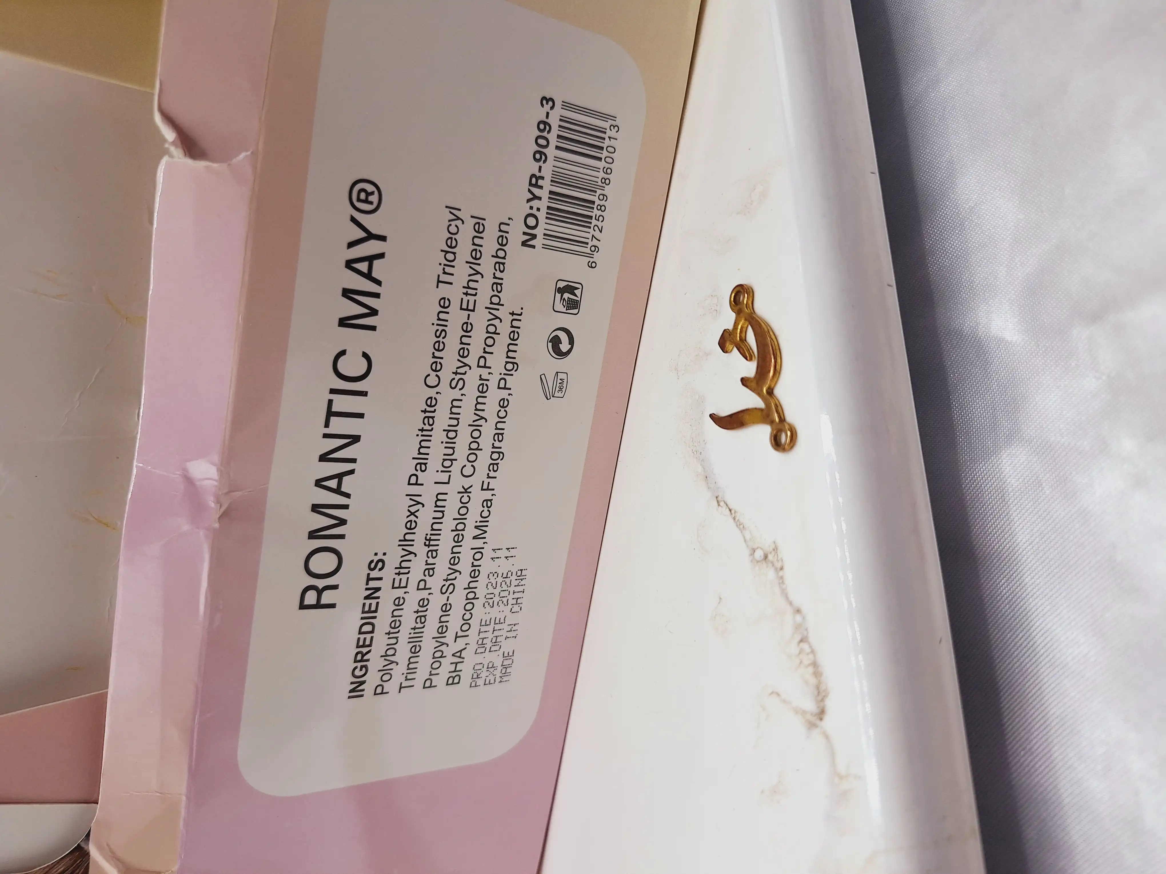 کانسلیر پد دار مایع آبرسان و 24ساعته ROMANTIC MAY کد YR-909-3