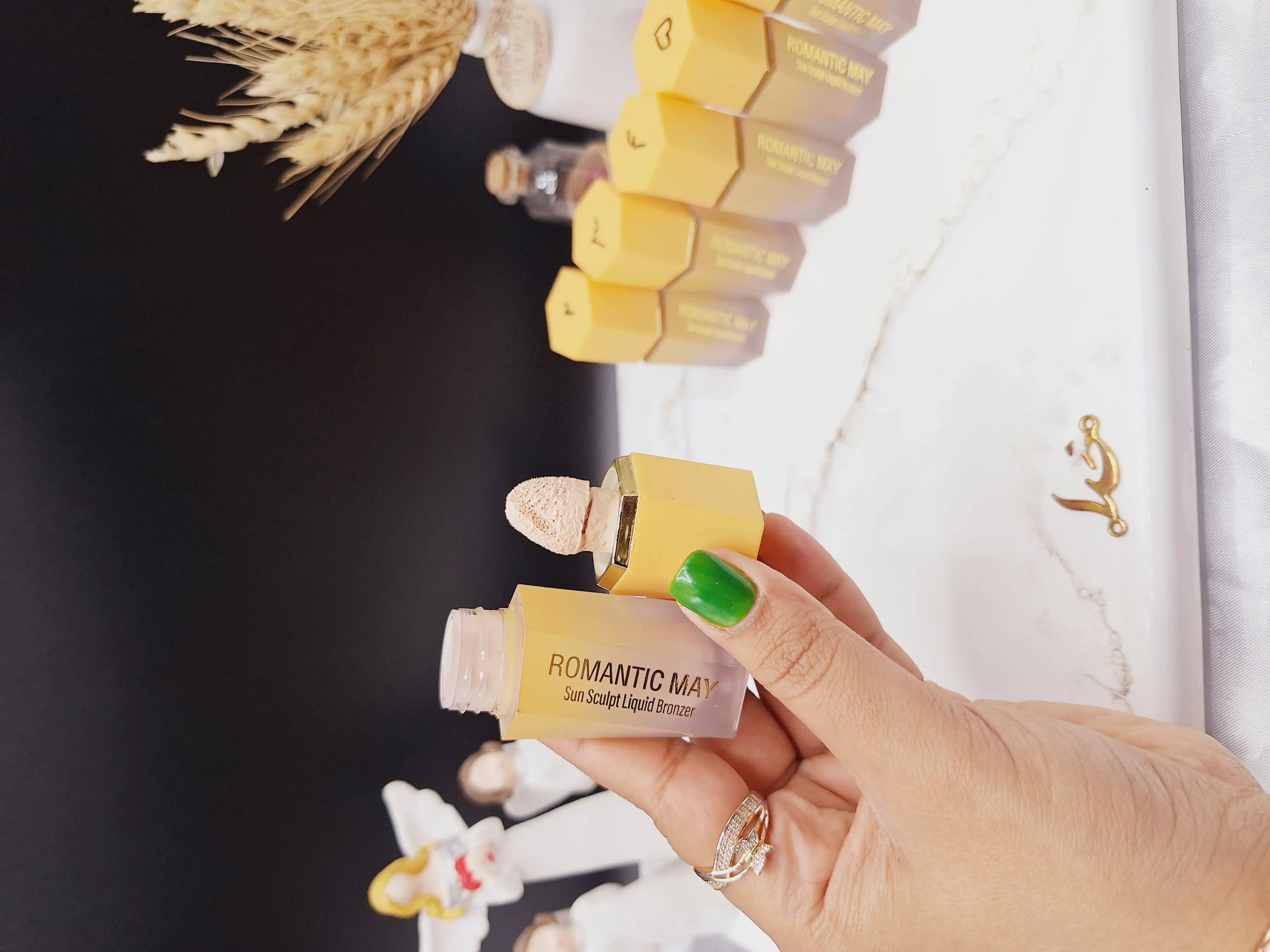 کانسلیر پد دار مایع آبرسان و 24ساعته ROMANTIC MAY کد YR-909-3