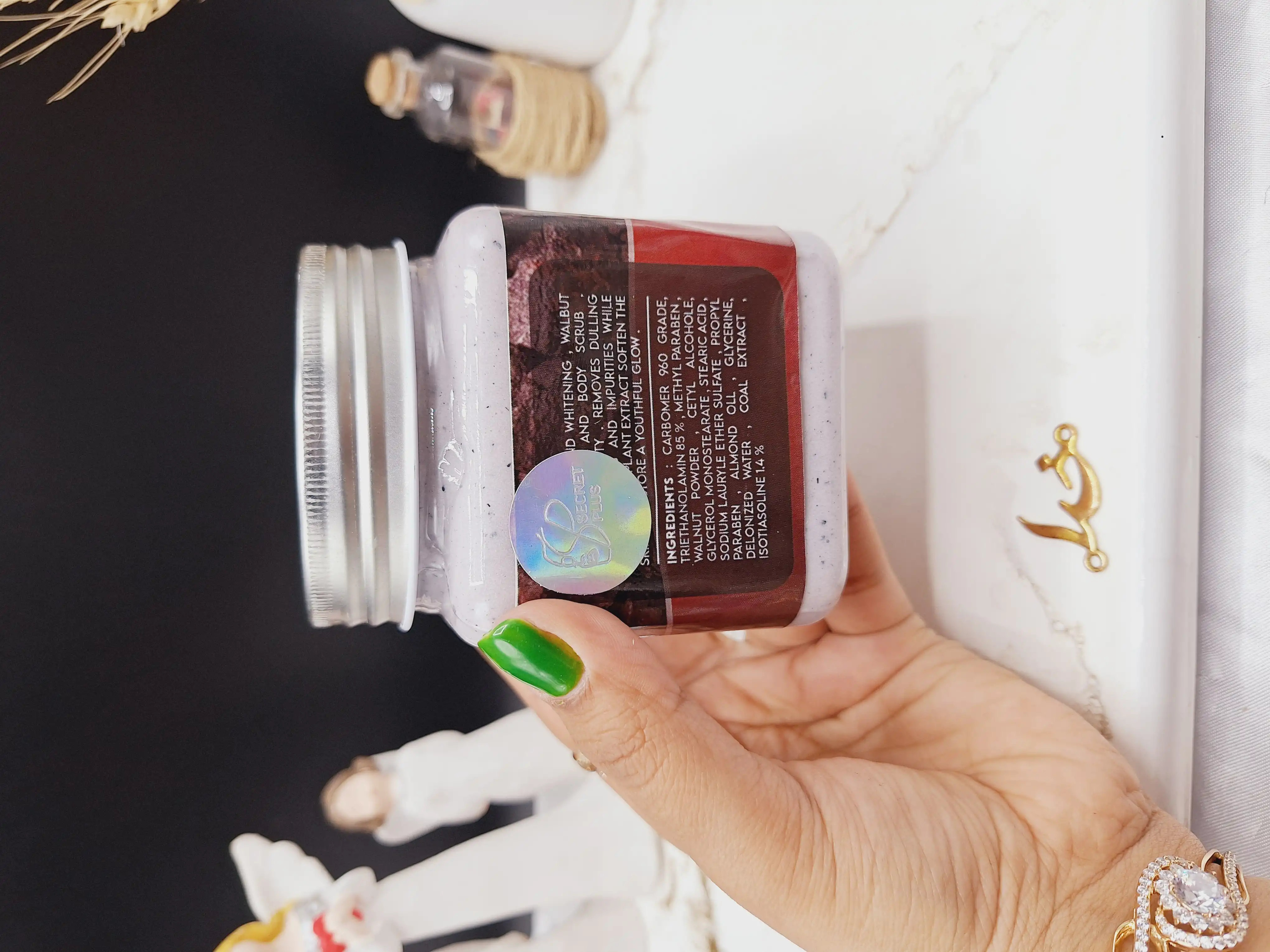 اسکراب لایه بردار تیرگی رایحه ذغال سنگ COAL SCRUB برند secret plus حجم 500ml