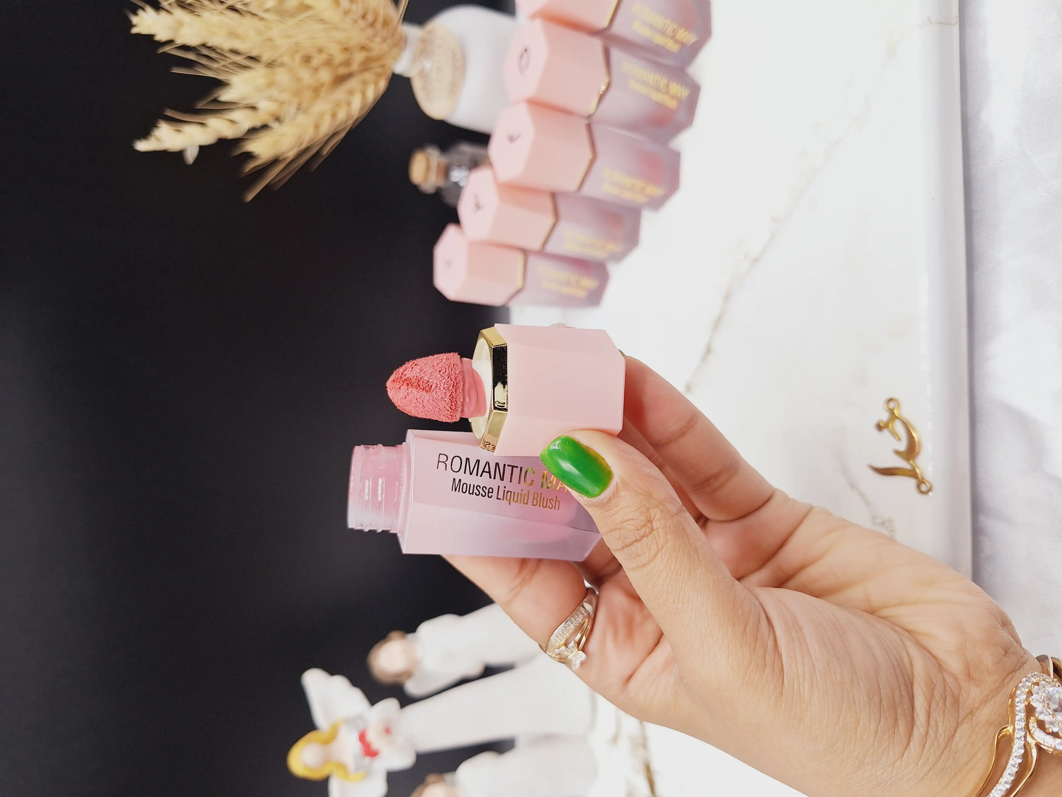 رژ گونه پد دار مایع برند ROMANTIC MAY کد YR-909